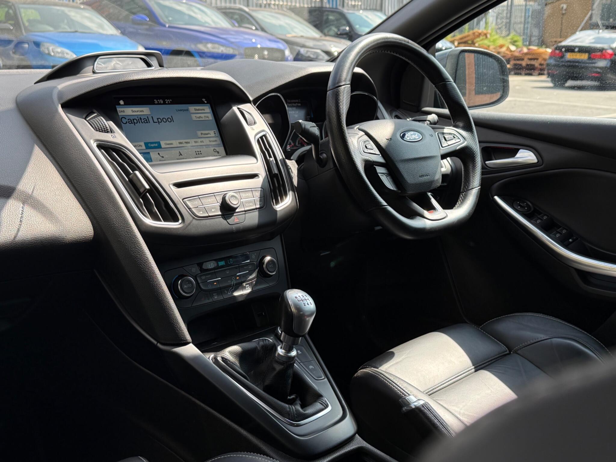 Ford Focus view 9