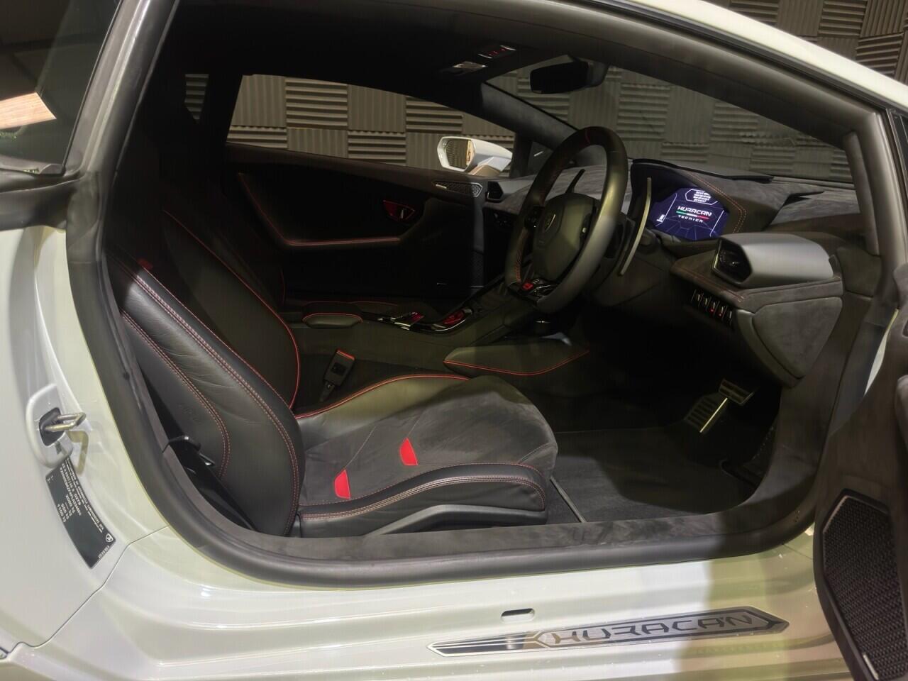 Lamborghini Huracan view 9