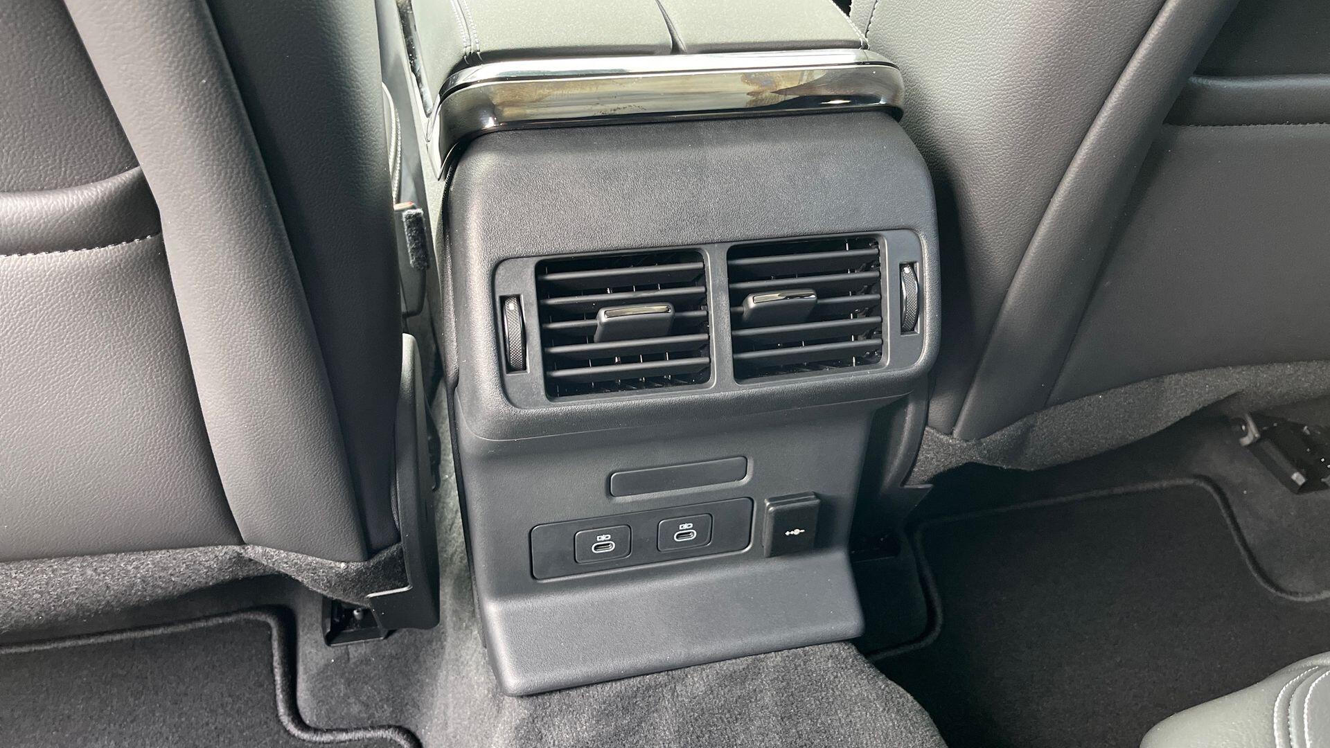 Land Rover Range Rover Velar view 39