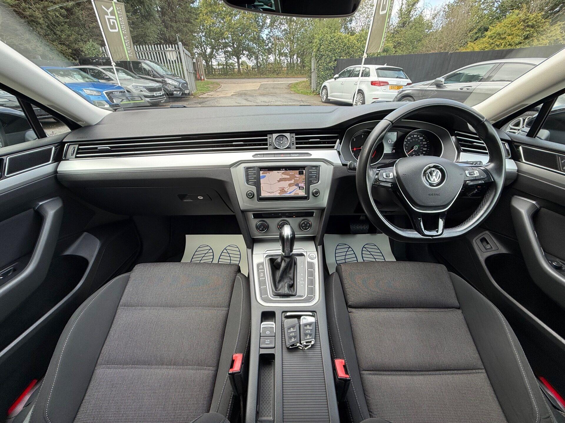Volkswagen Passat view 13