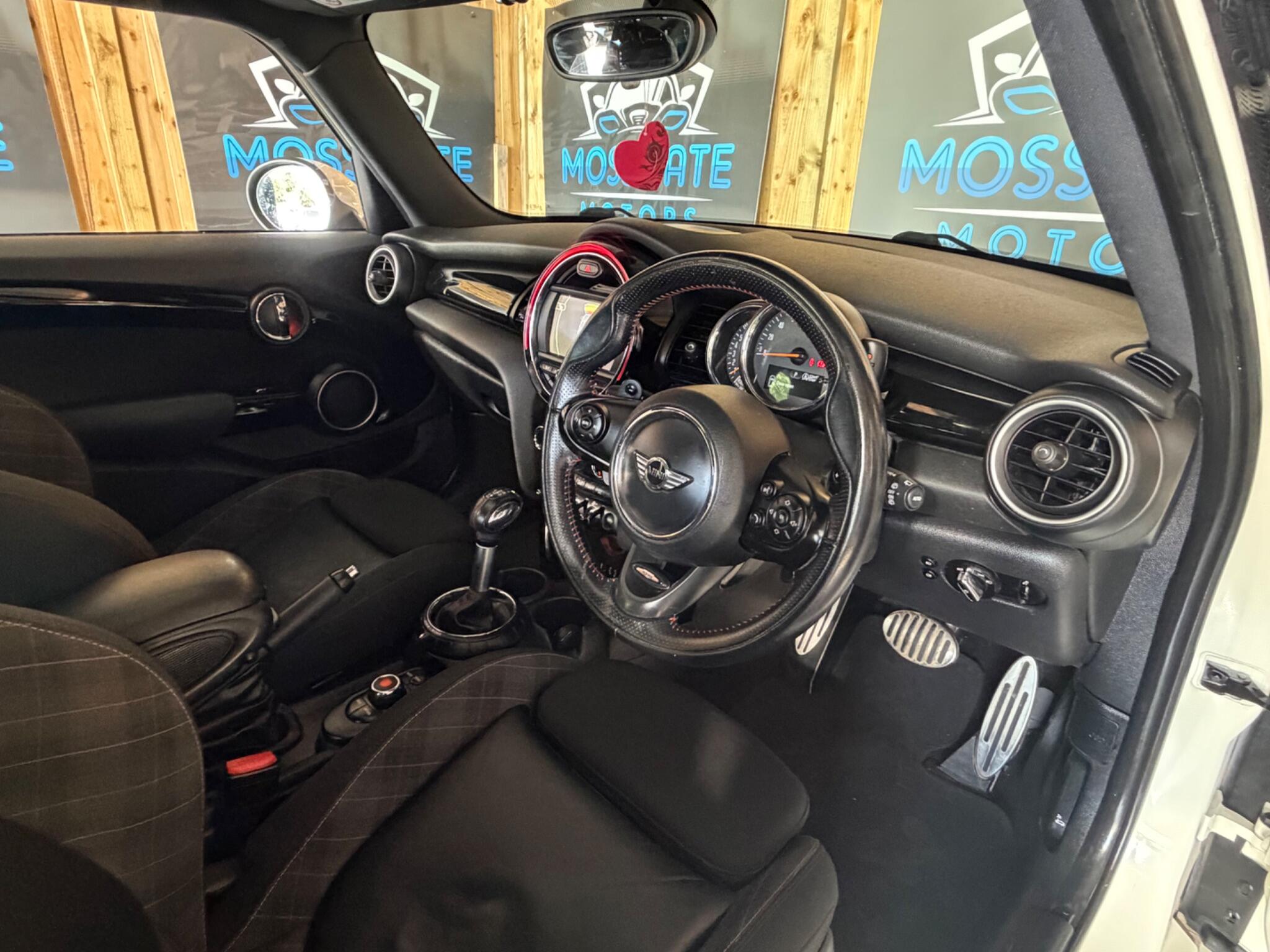 Mini Hatch view 15