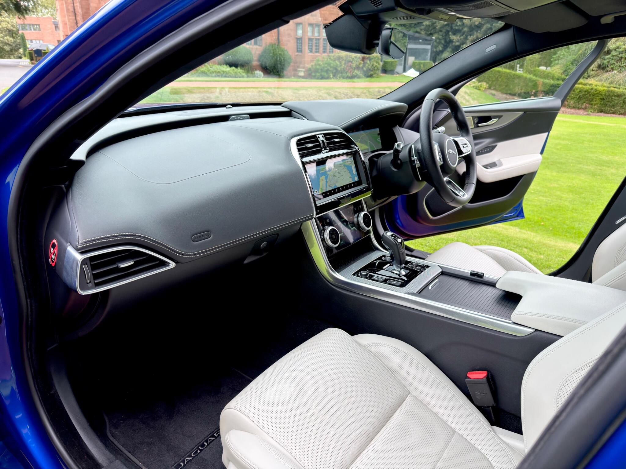 Jaguar Xe view 15
