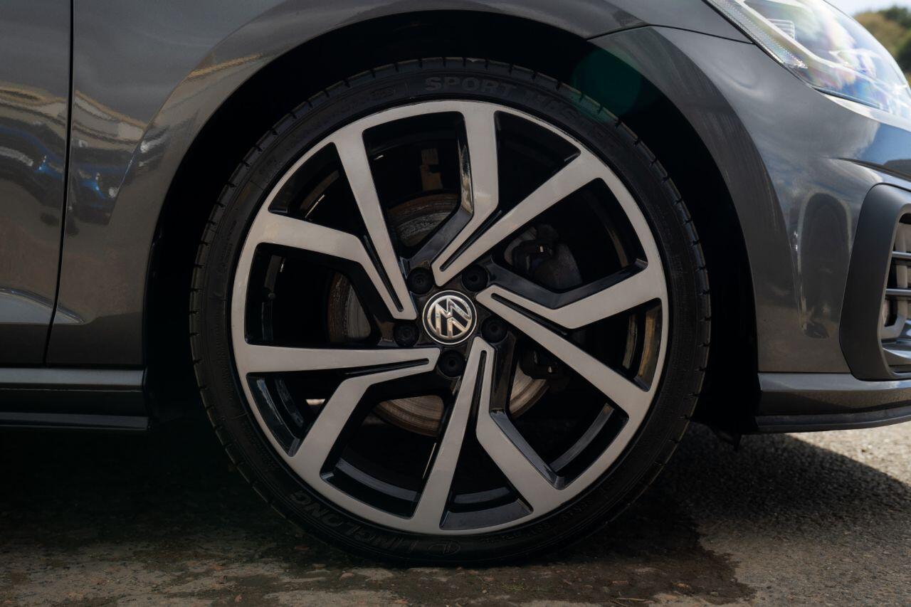Volkswagen Golf view 3