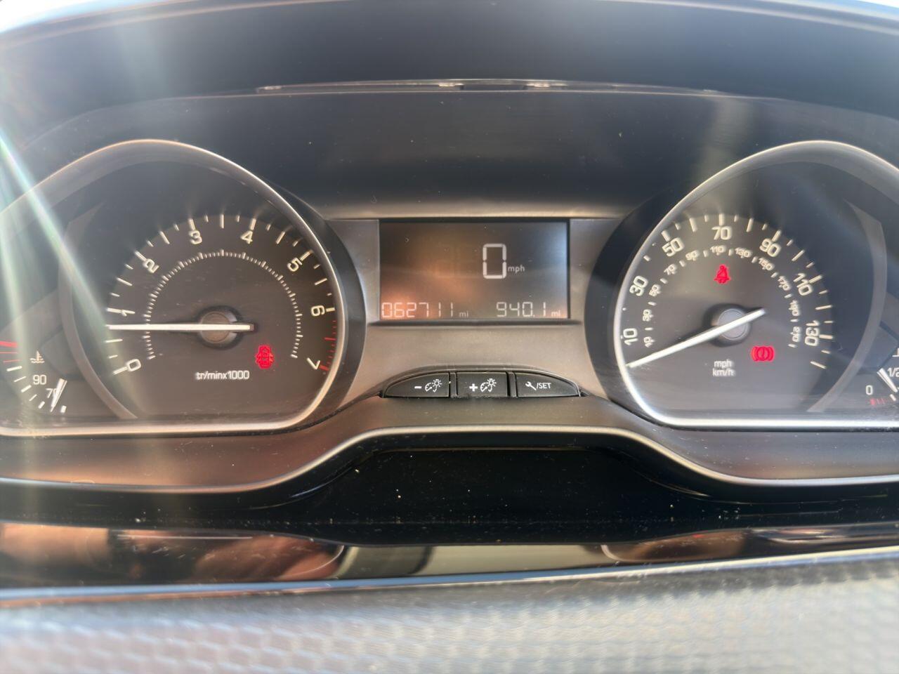 Peugeot 208 view 16