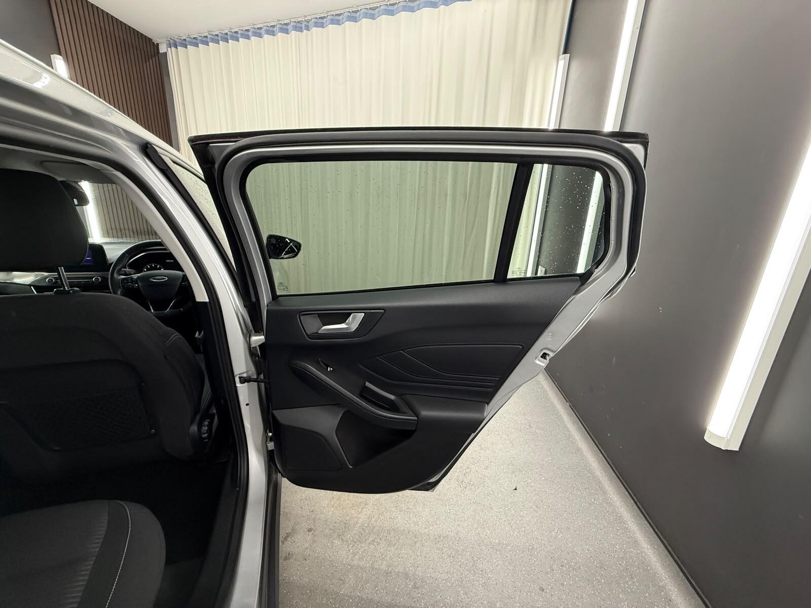 Ford Focus view 13