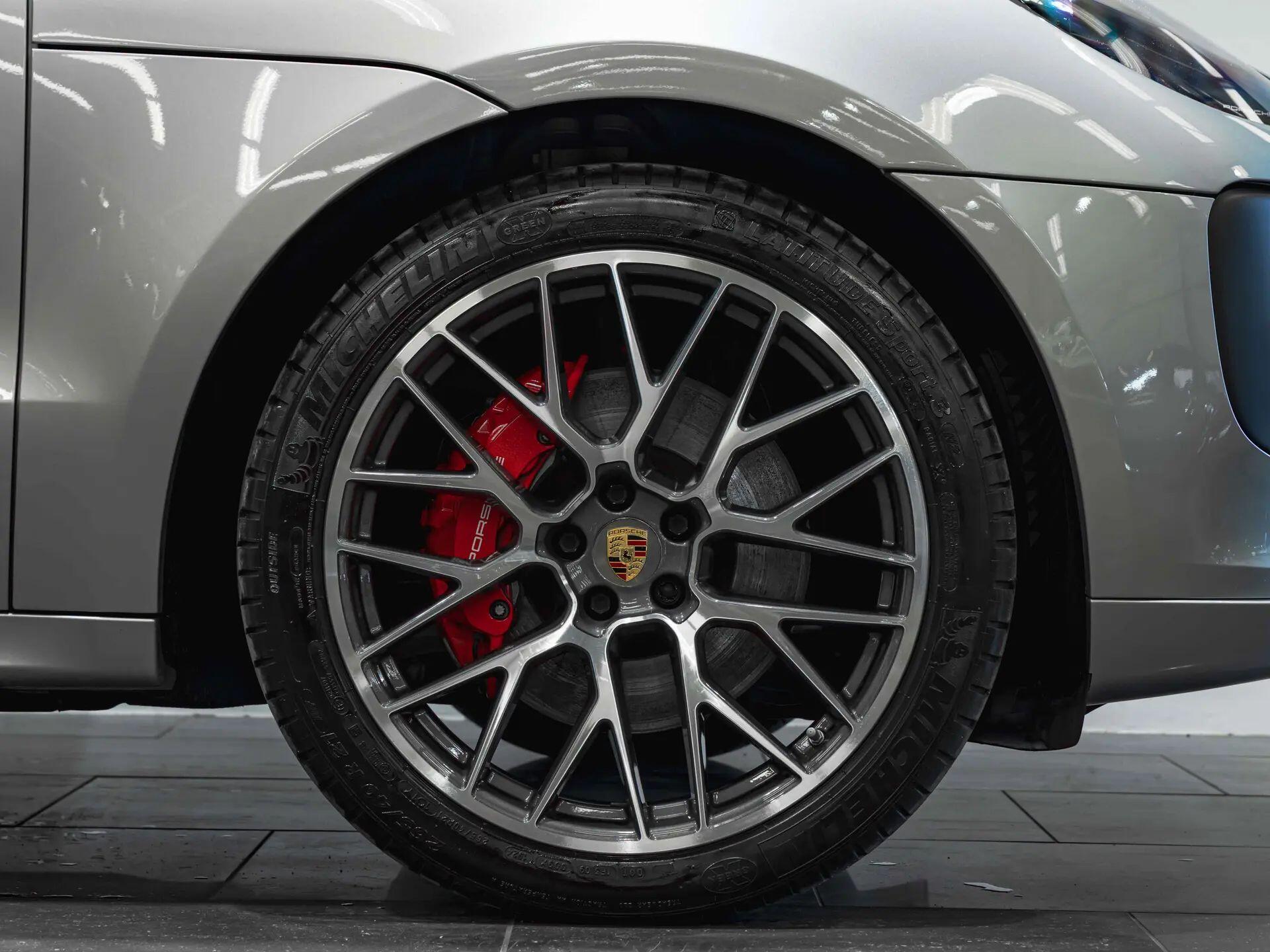 Porsche Macan view 7