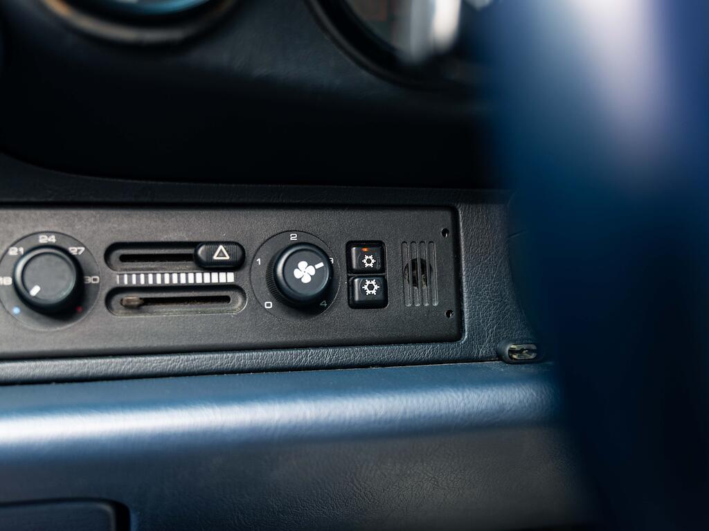 Porsche 911 view 25
