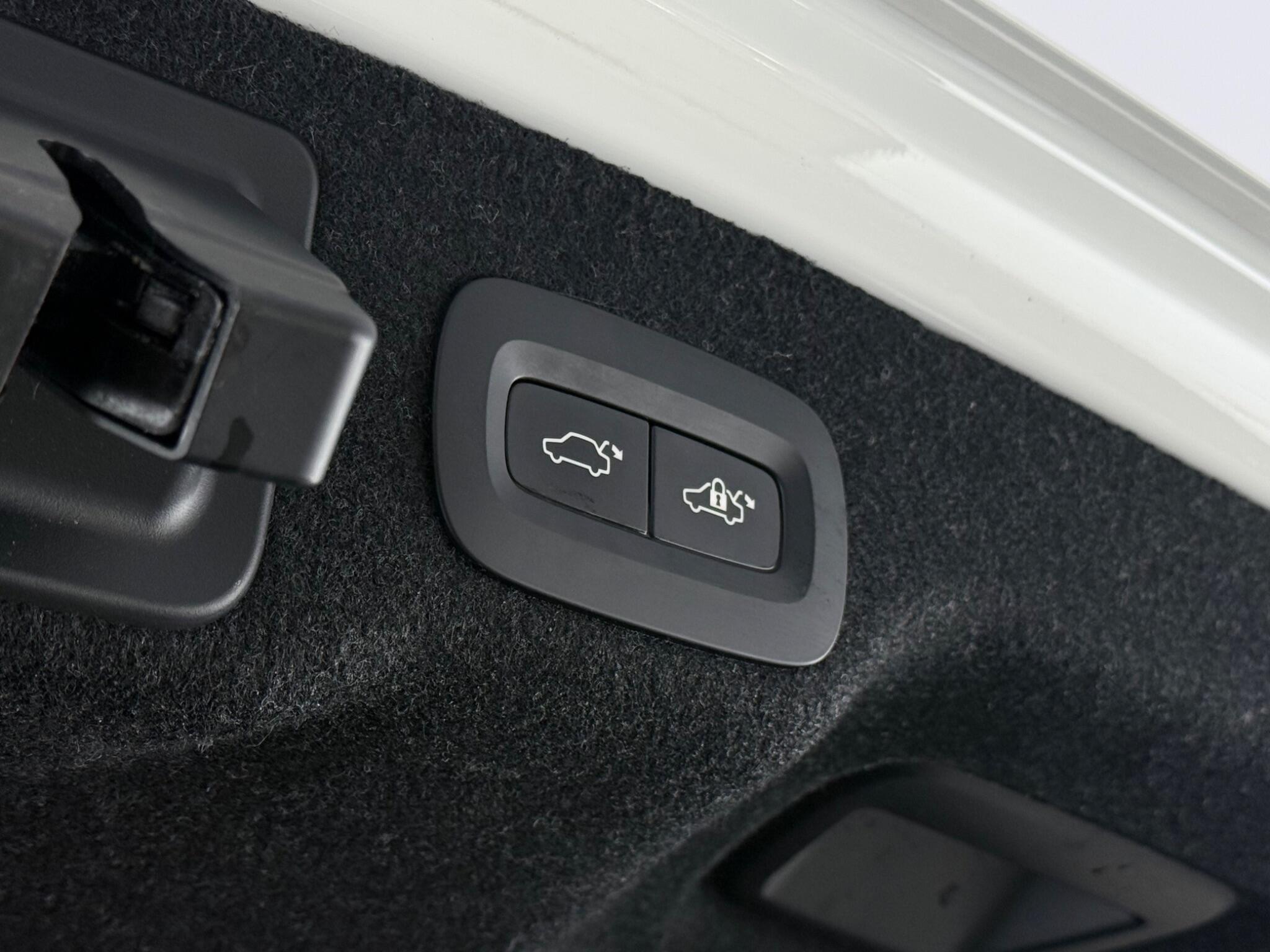 Volvo S90 view 11
