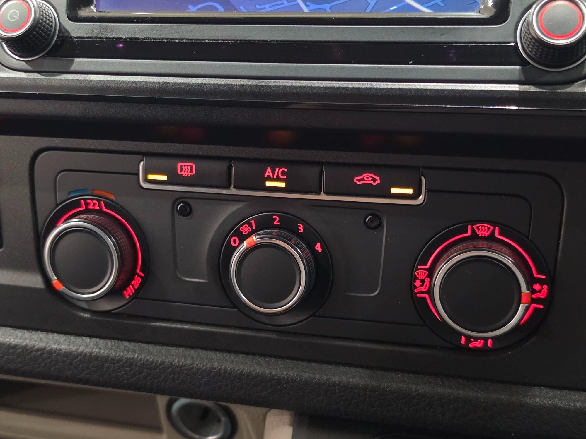 Volkswagen Transporter view 40