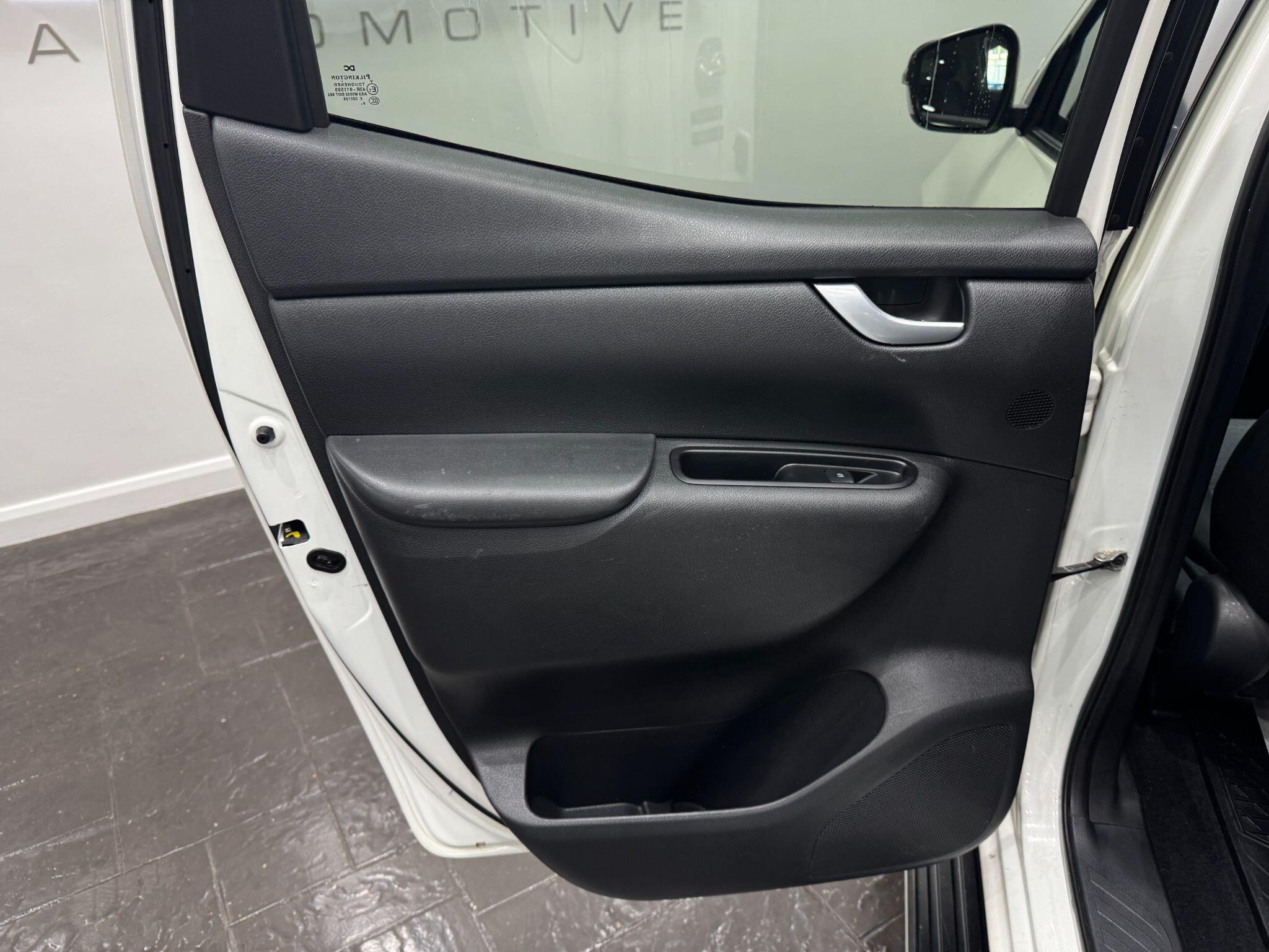 Mercedes-Benz X-Class view 47
