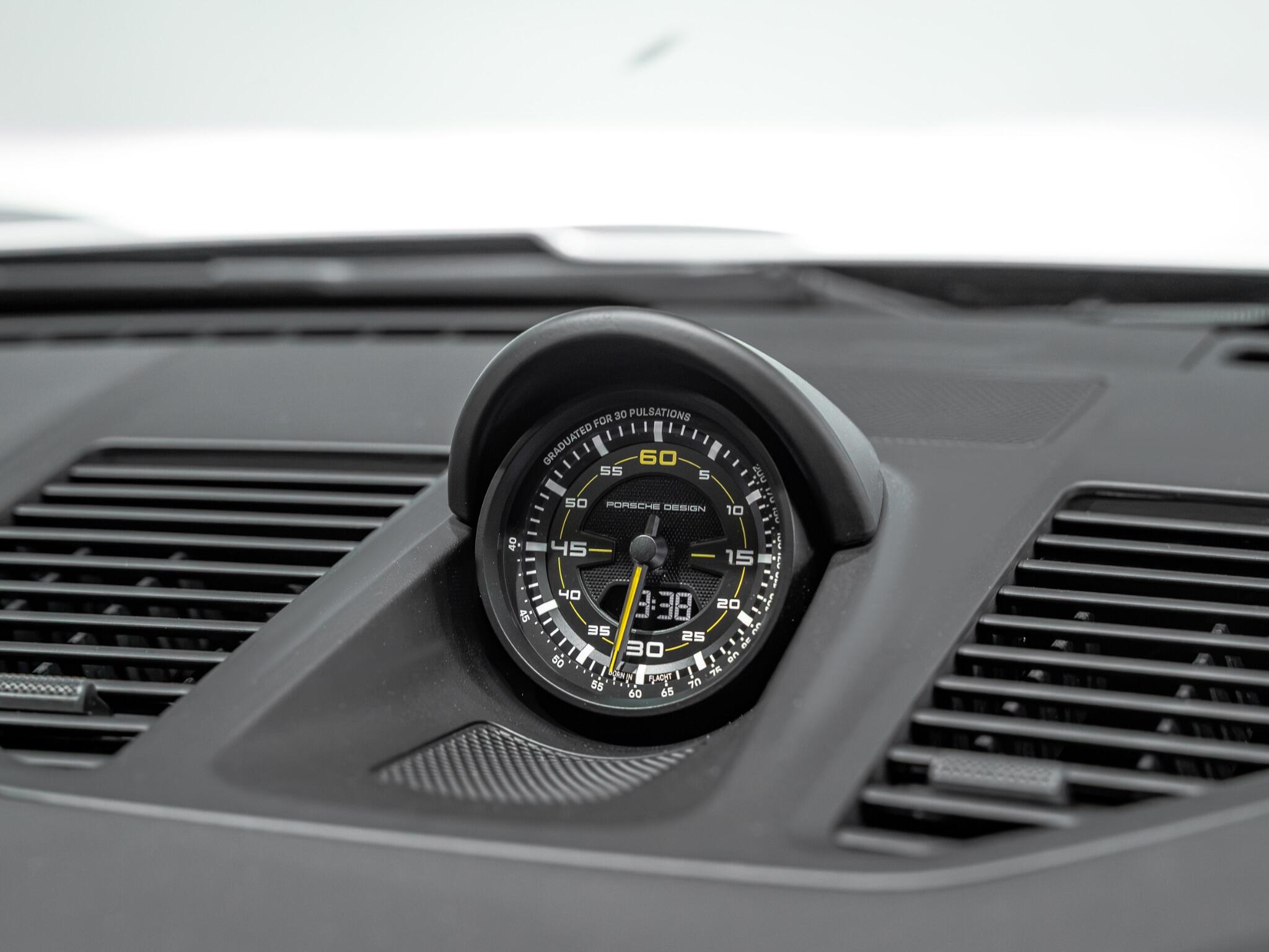 Porsche 911 view 20