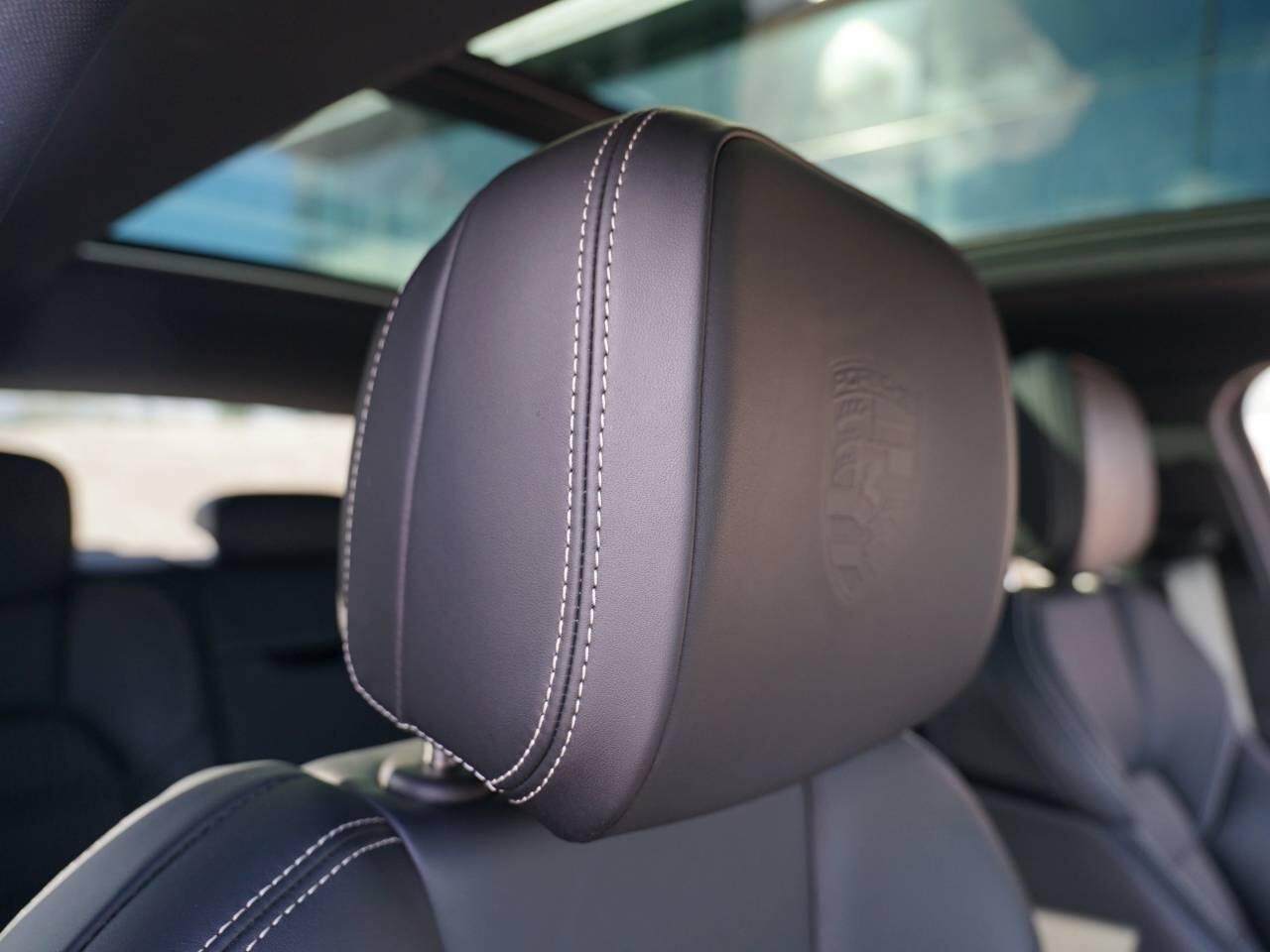Porsche Macan view 21