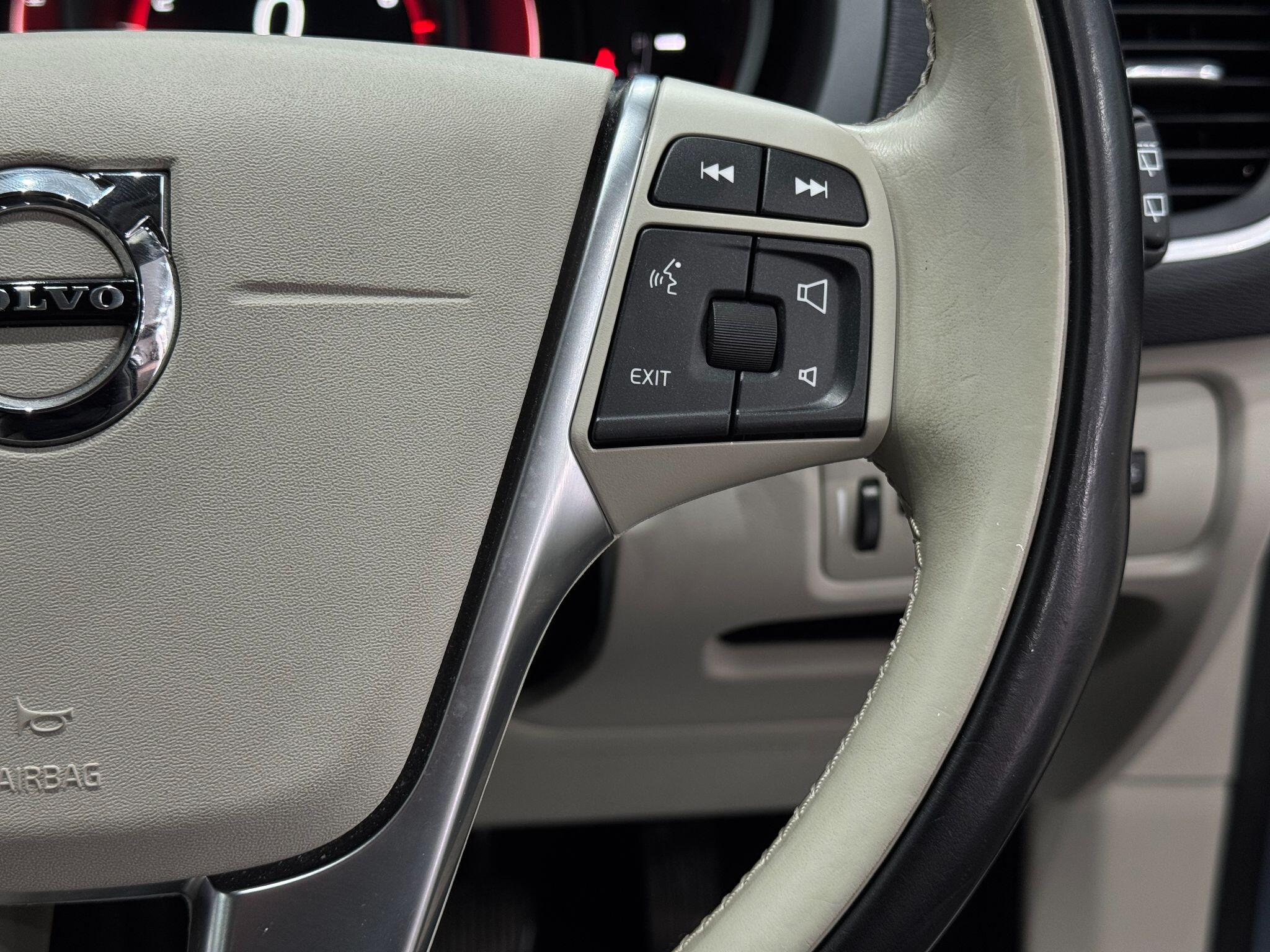 Volvo V40 view 26