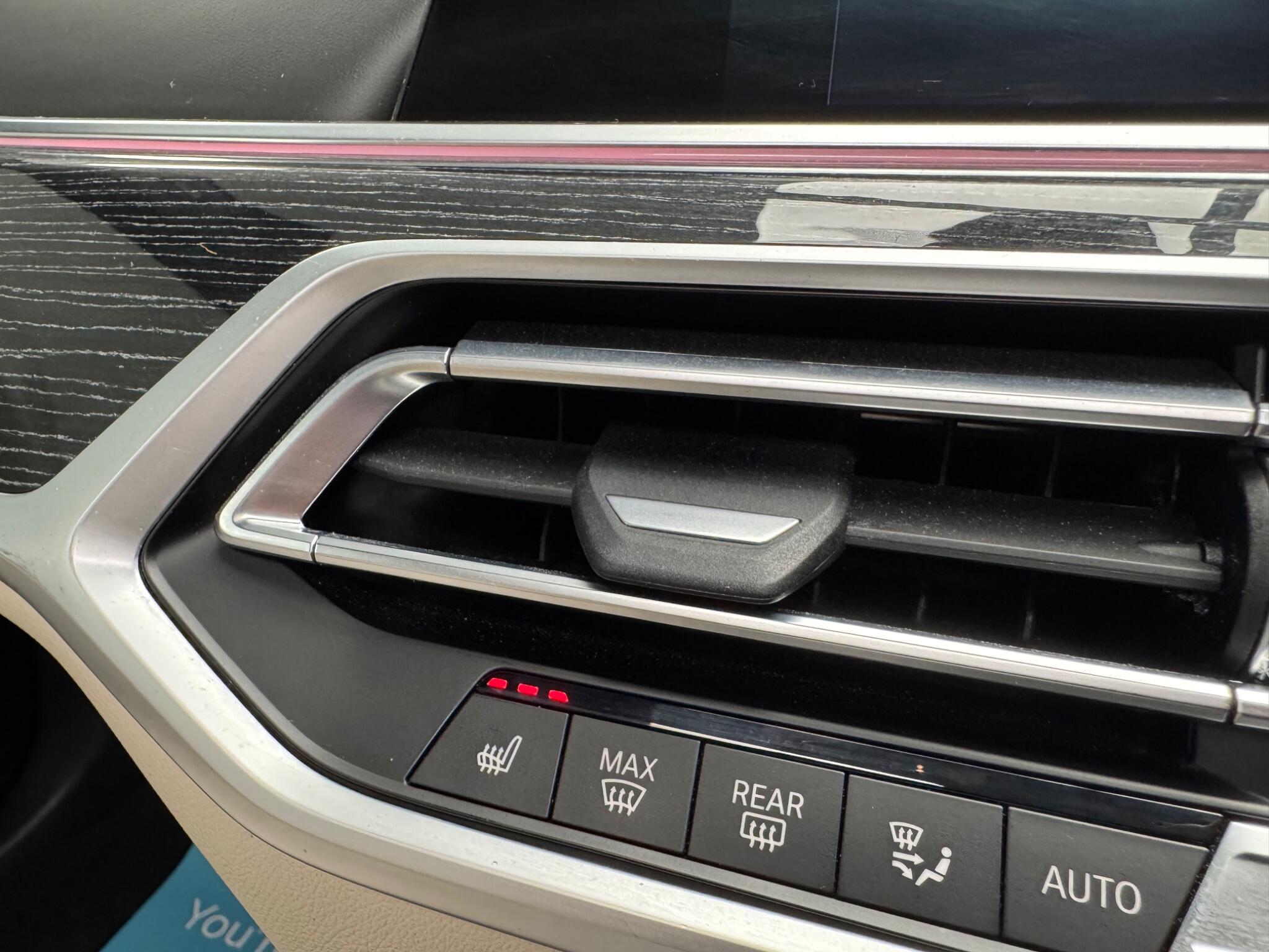 BMW X7 view 22