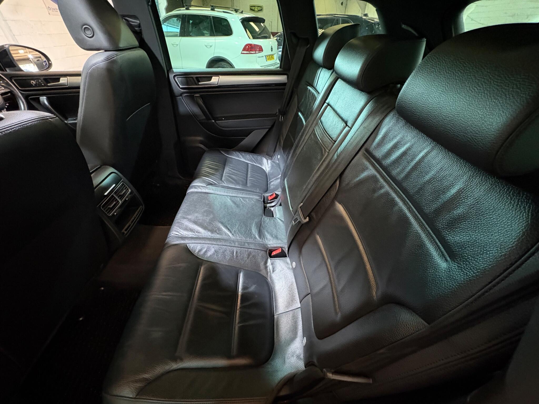 Volkswagen Touareg view 59