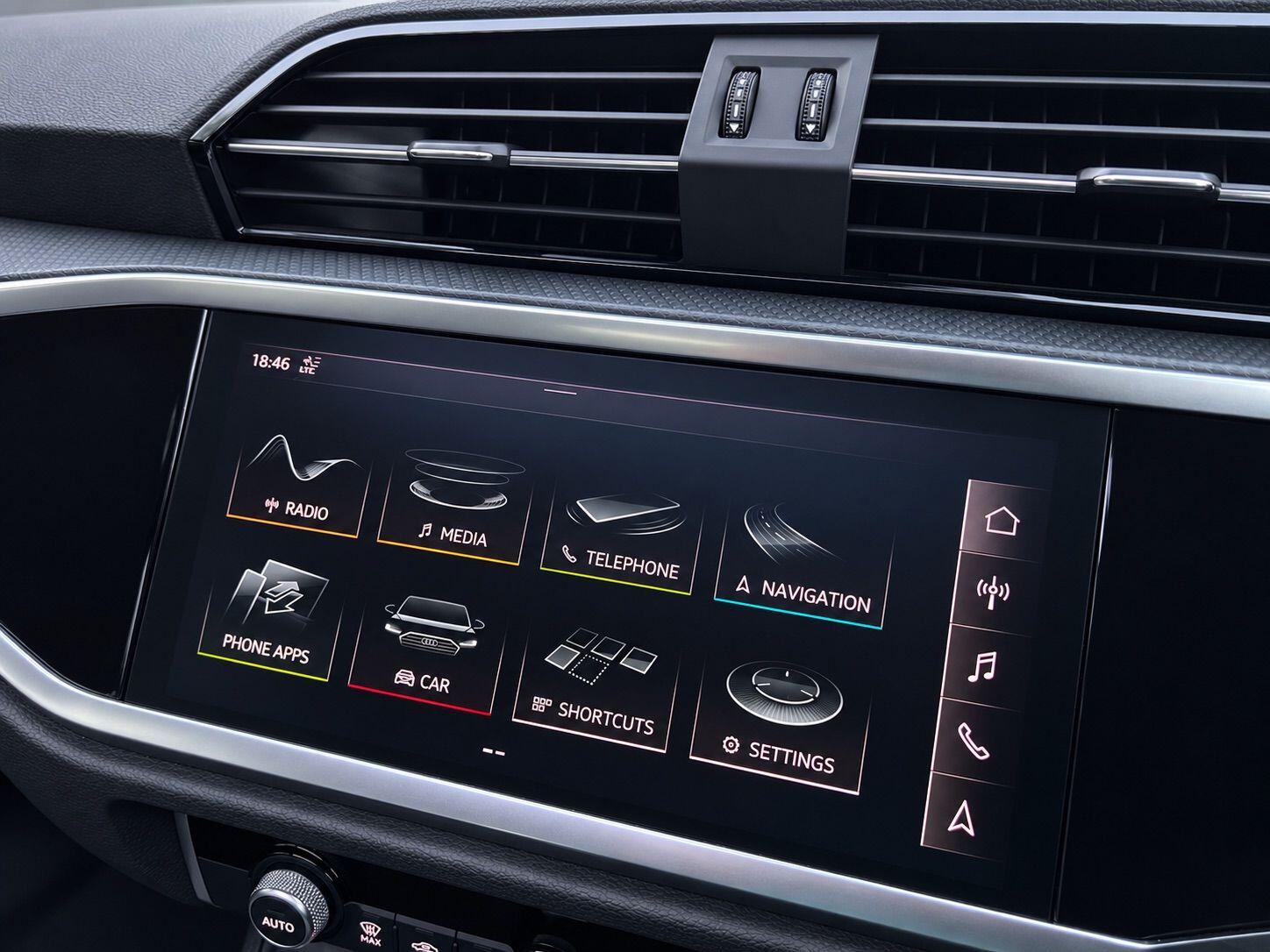 Audi Q3 view 20