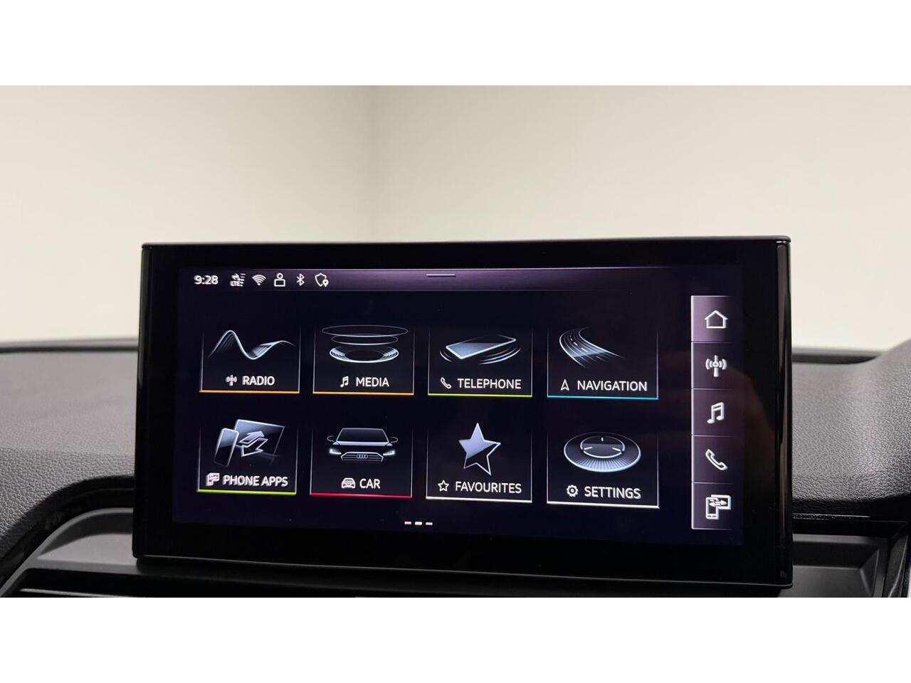 Audi SQ5 view 21
