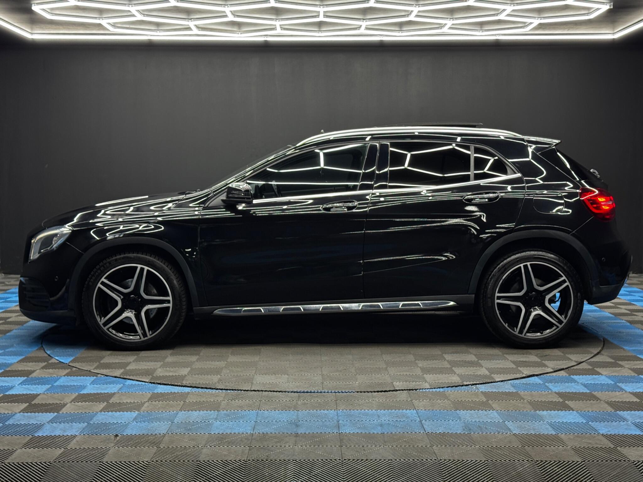 Mercedes-Benz GLA view 8