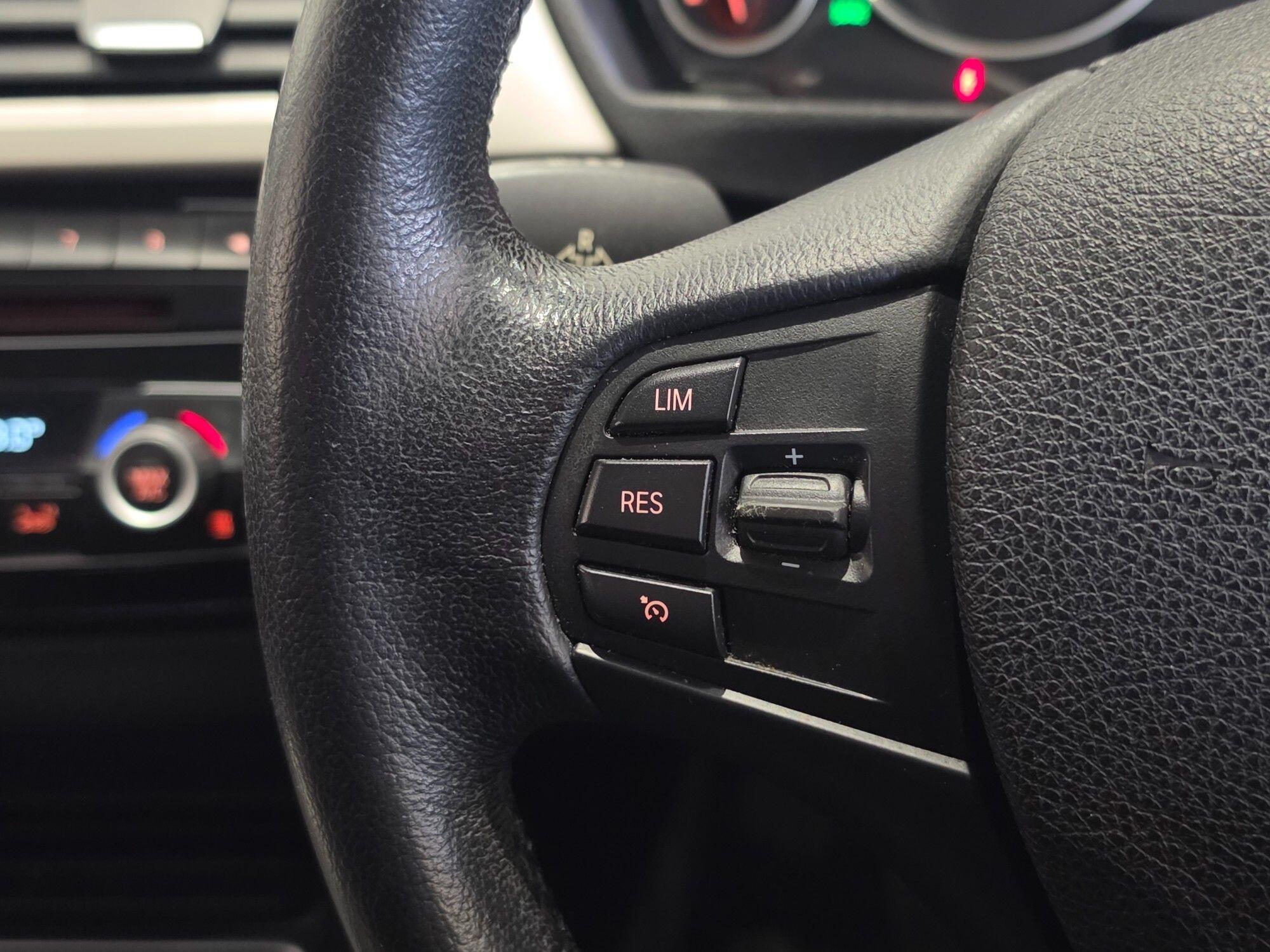 BMW 3 Series view 25