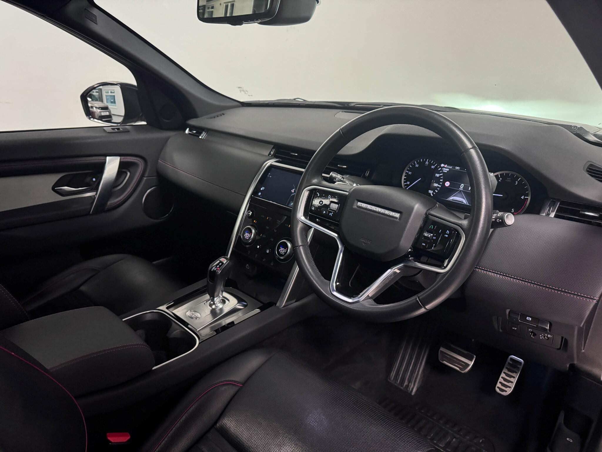 Land Rover Discovery Sport view 32
