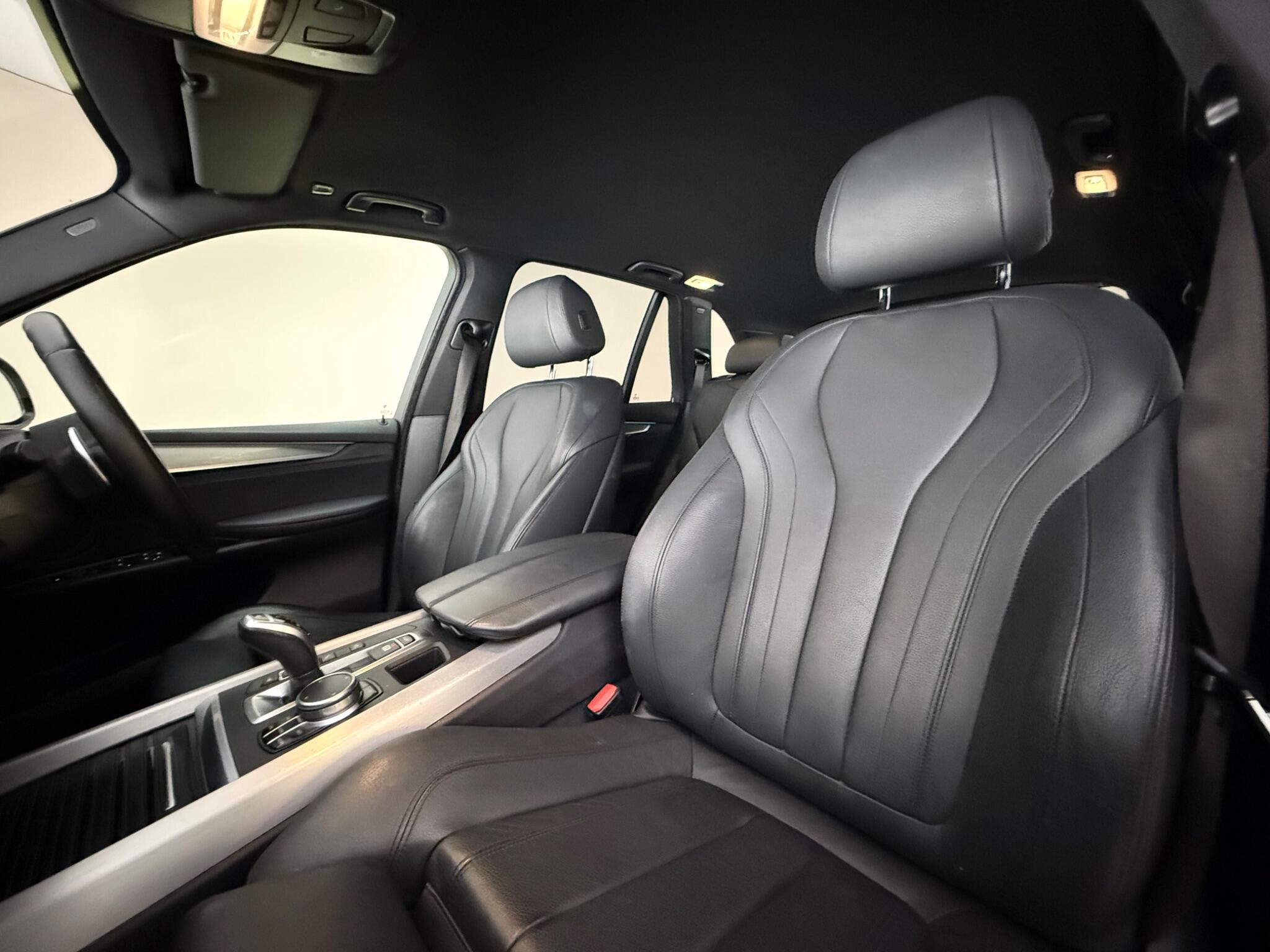 BMW X5 view 32