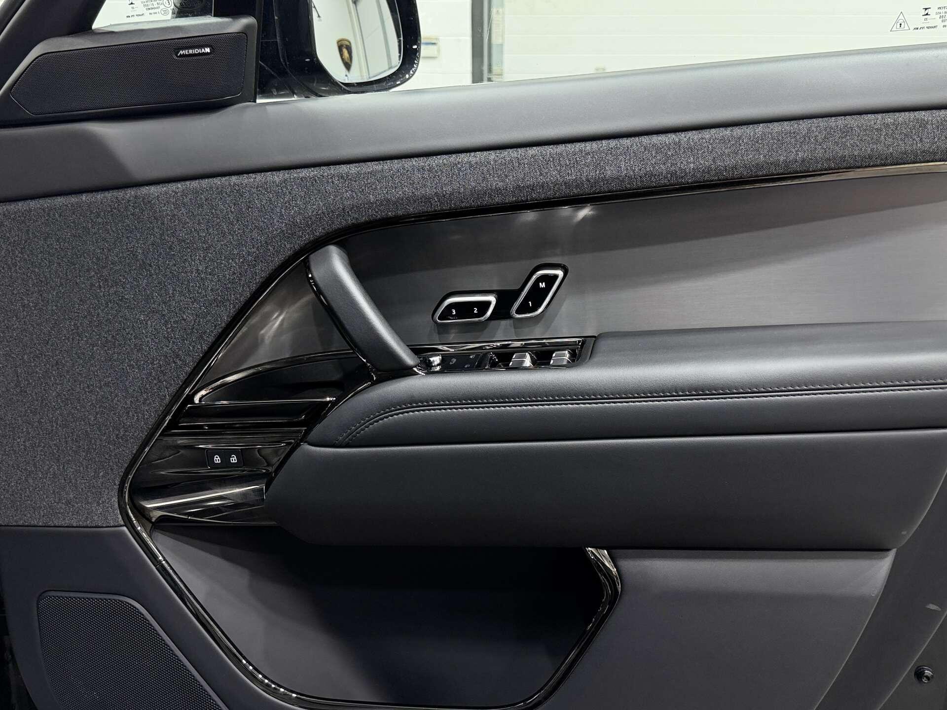 Land Rover Range Rover Sport view 32