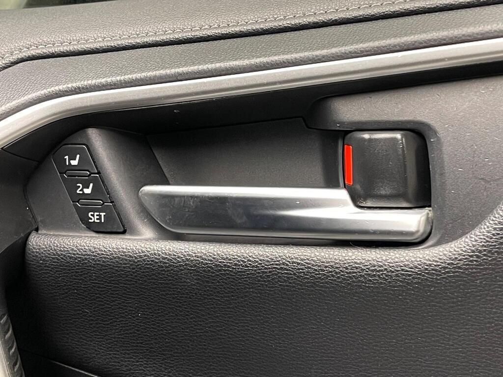 Toyota RAV4 view 9