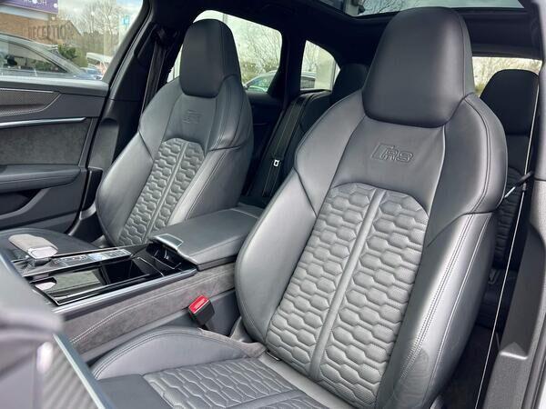 Audi RS6 Avant view 7