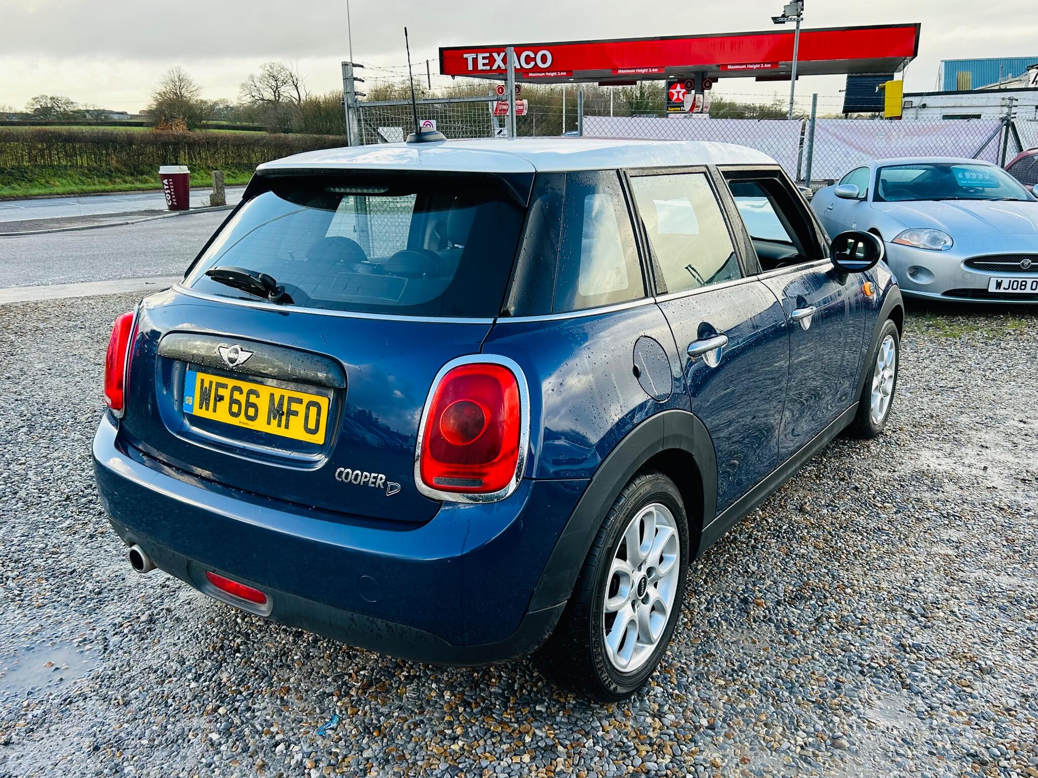 MINI Hatch view 12