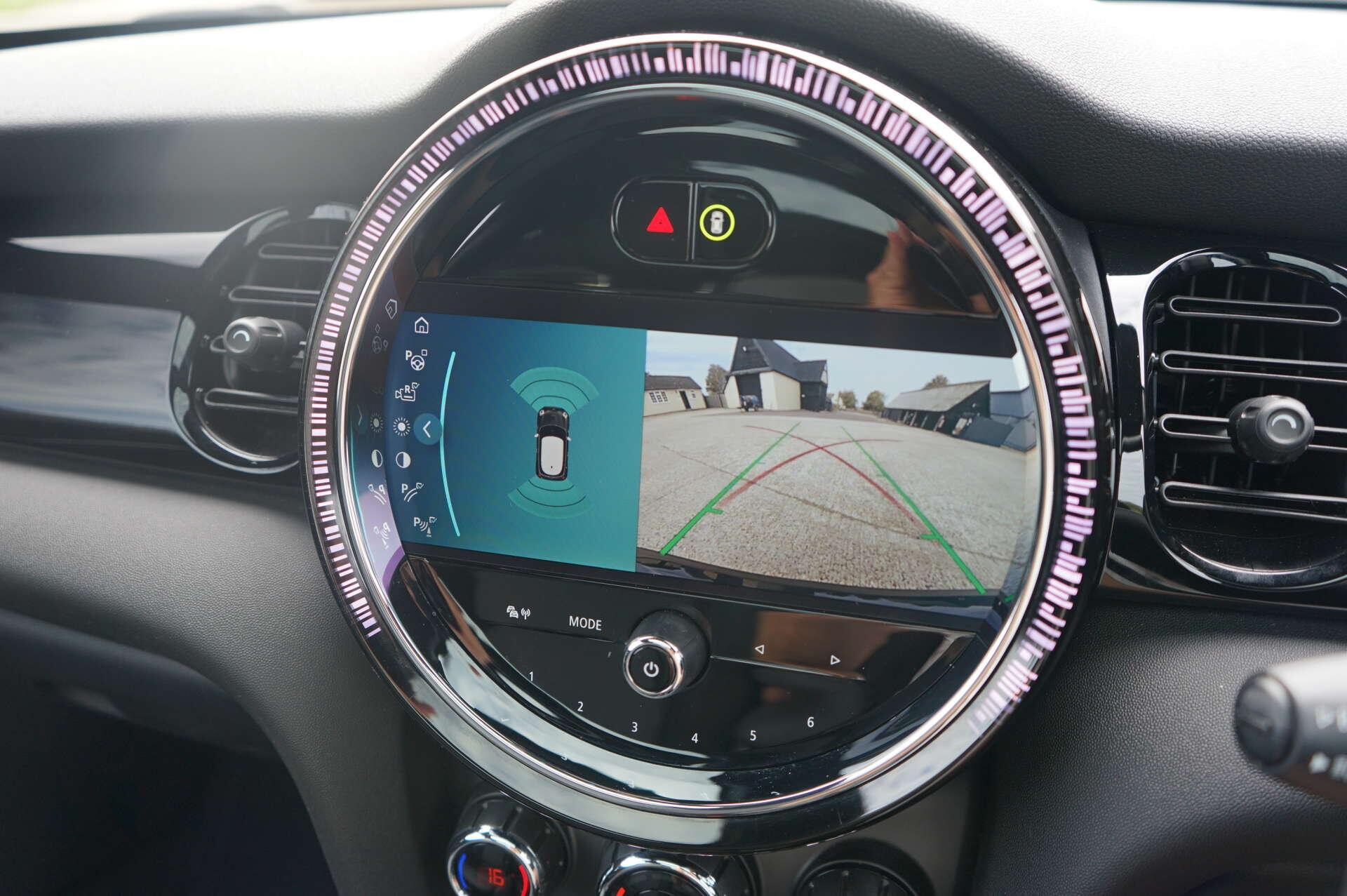 Mini Hatch view 13
