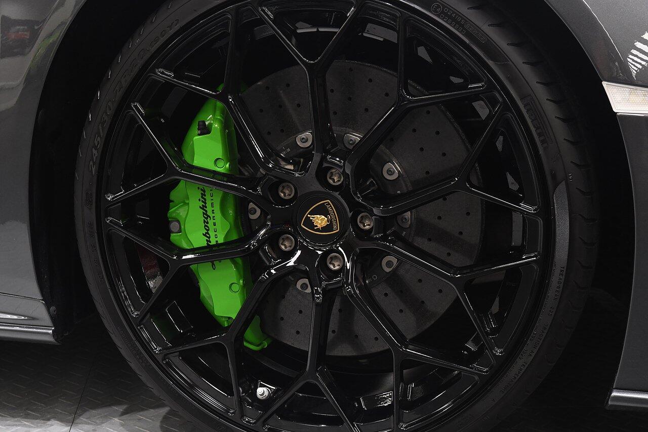 Lamborghini Huracan view 43