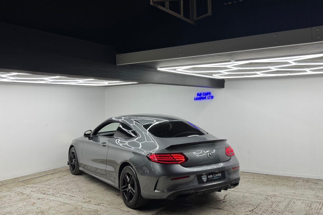 Mercedes-Benz C-Class view 32