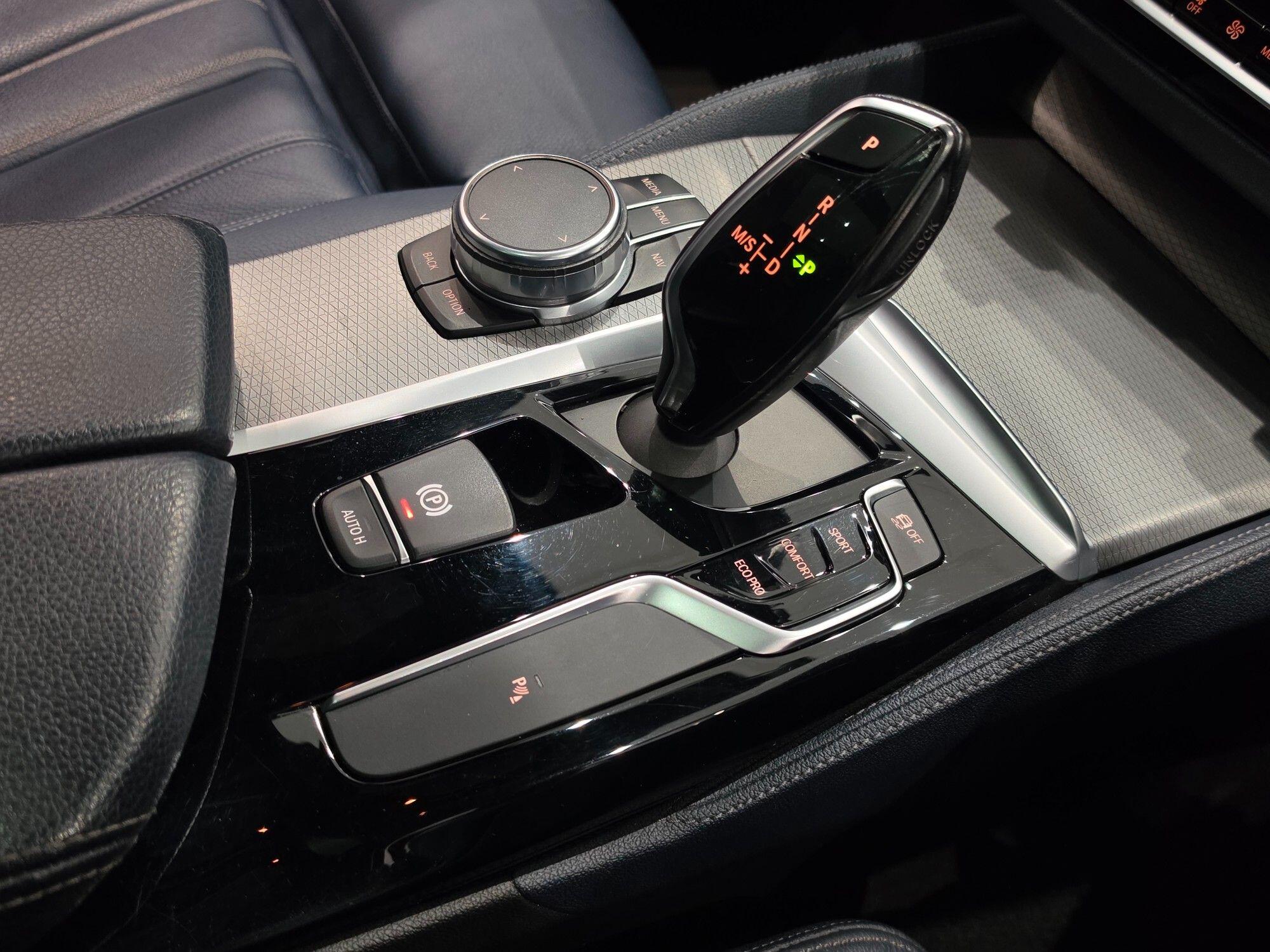 BMW 5 Series view 32