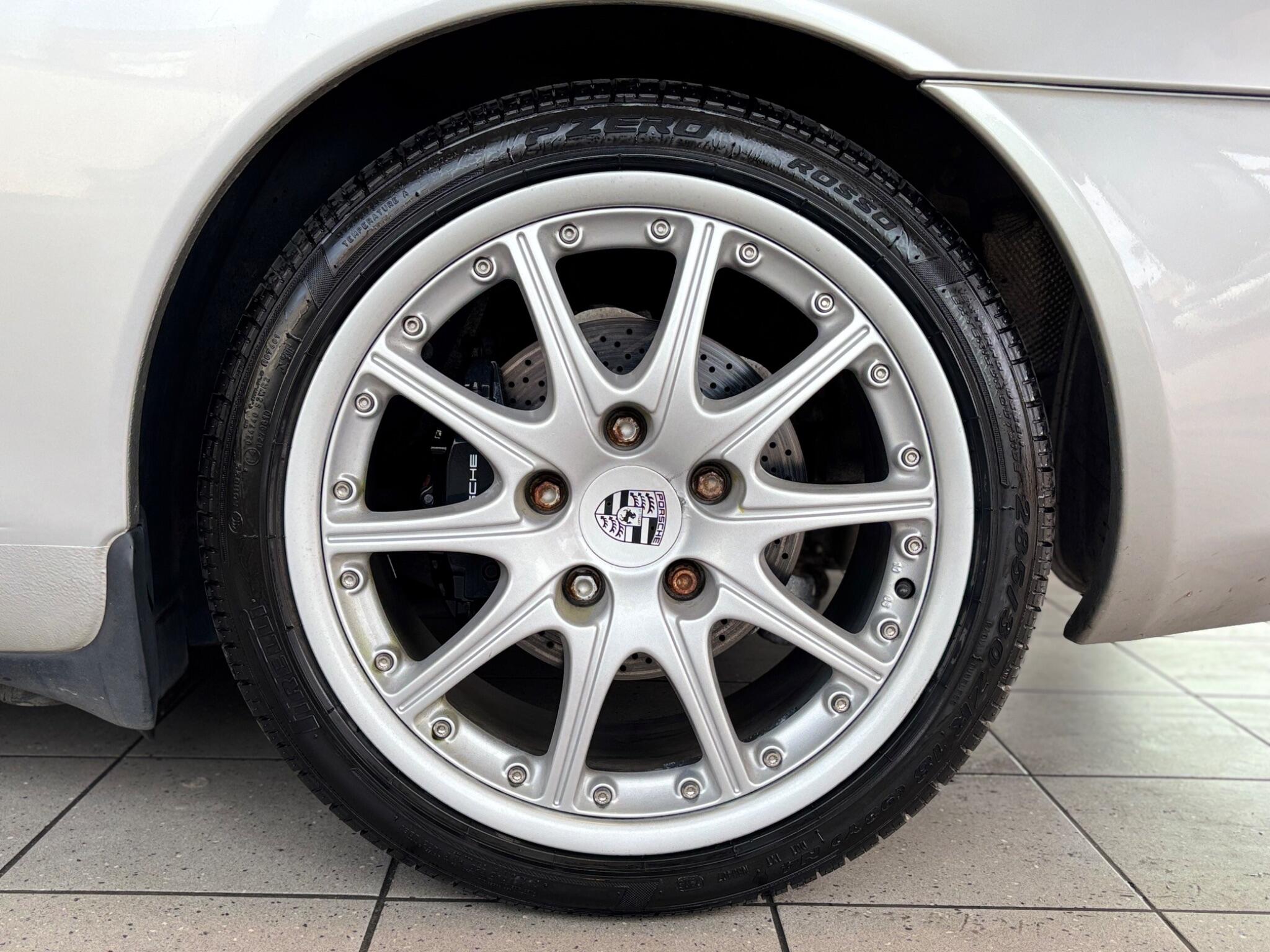 Porsche 911 view 27