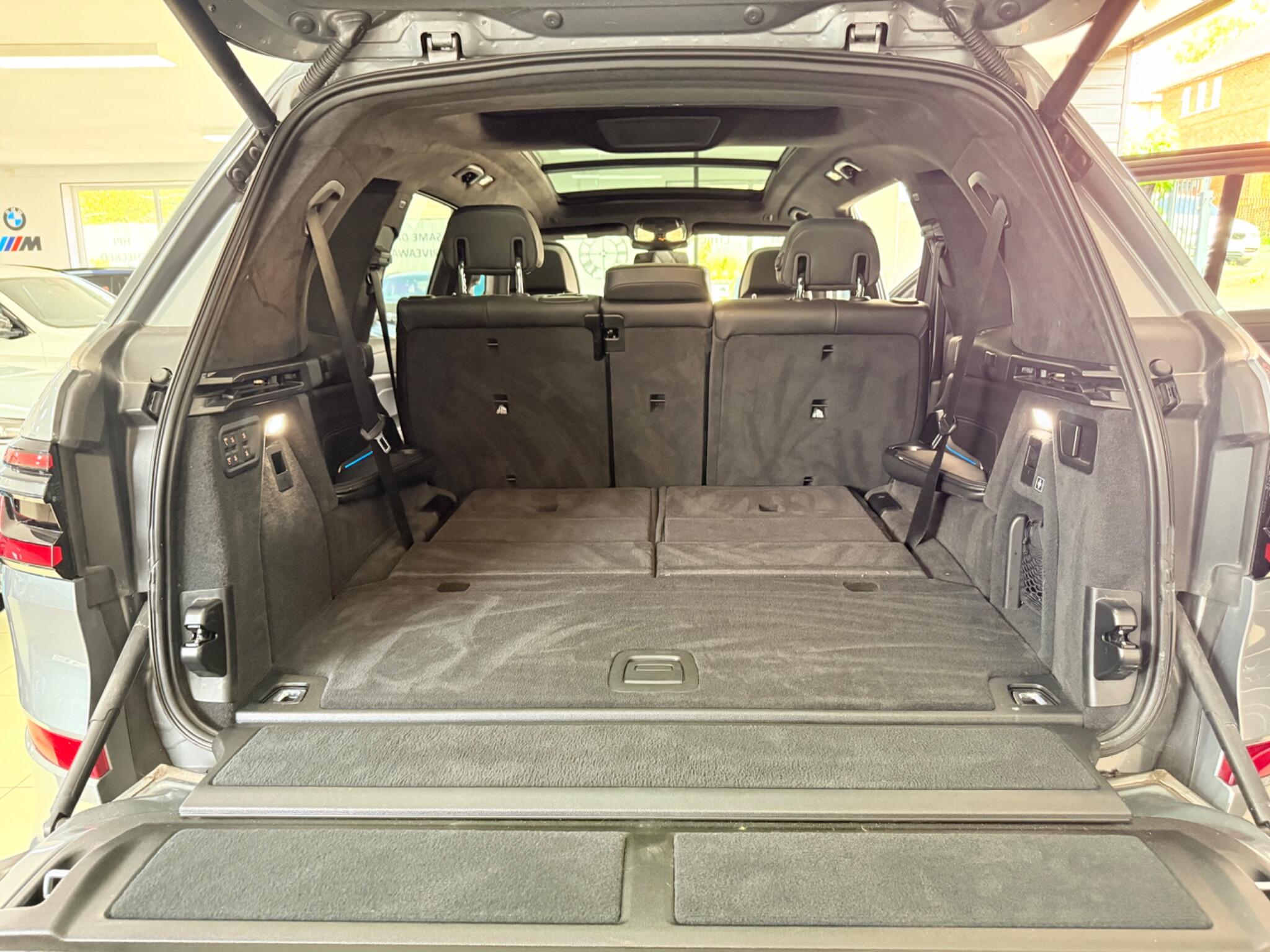 BMW X7 view 53