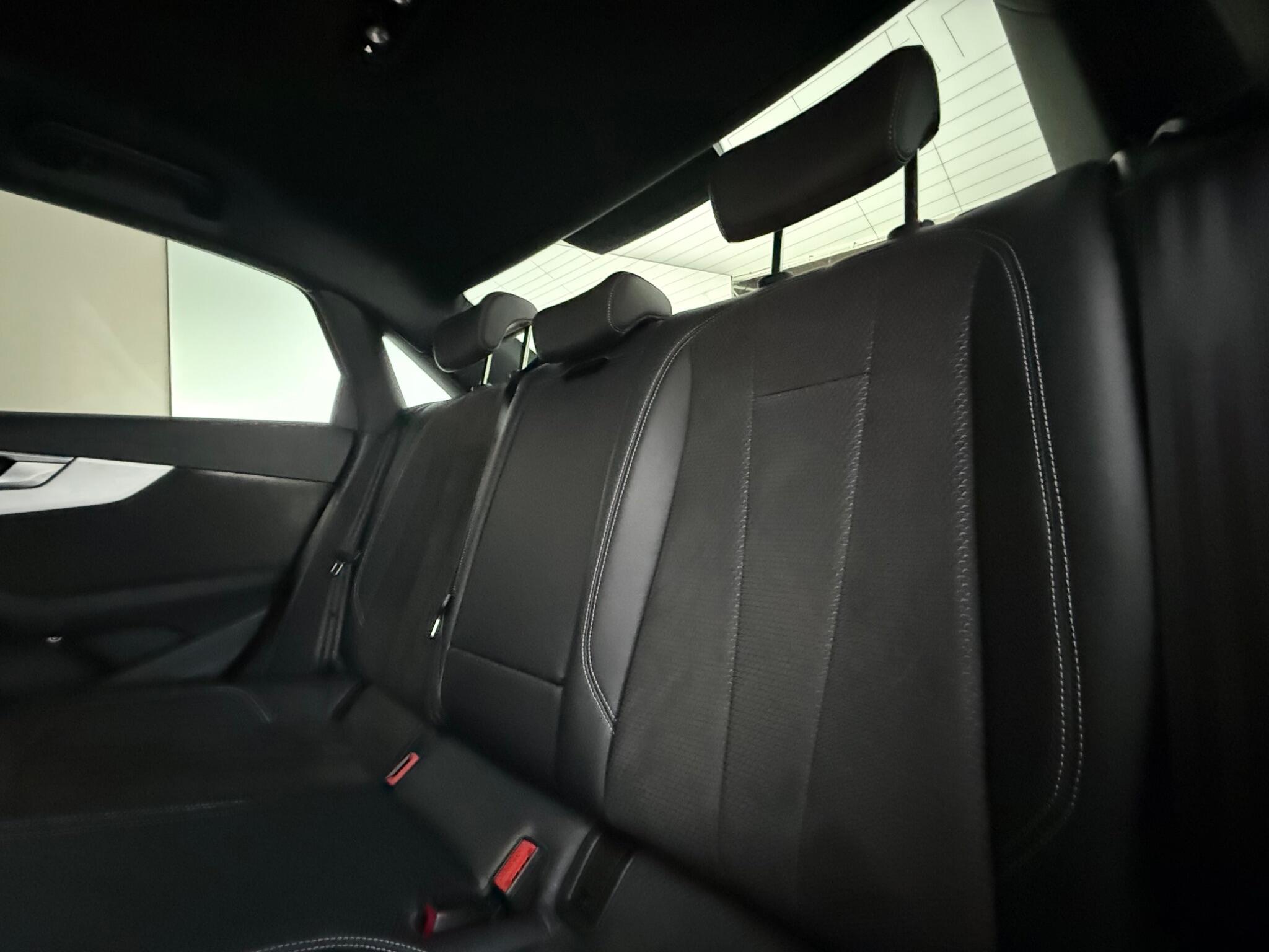 Audi A4 view 32