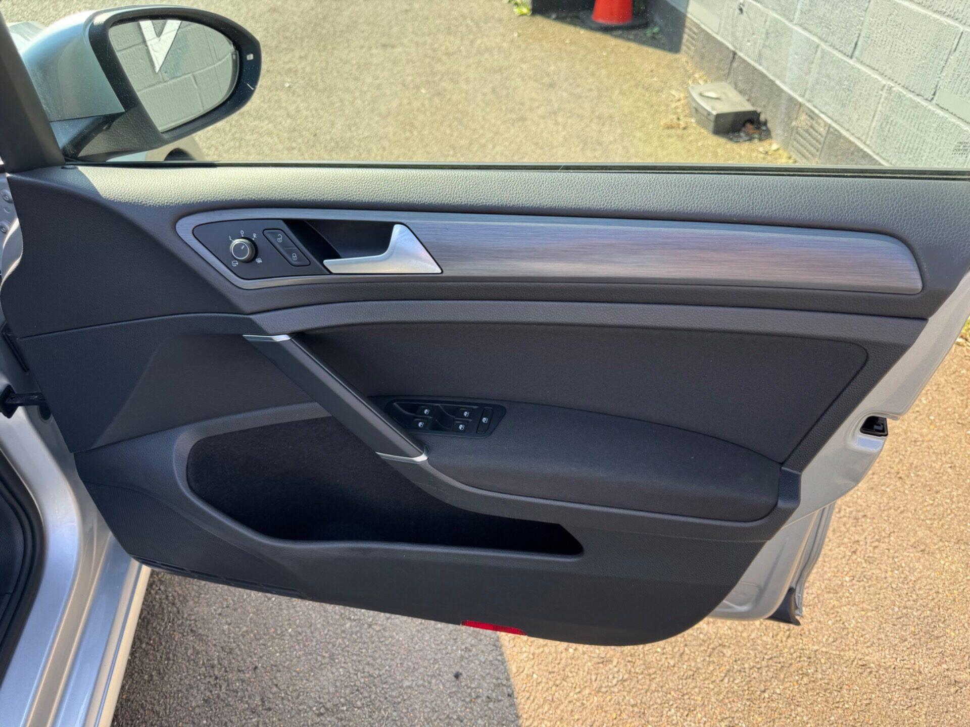 Volkswagen Golf view 11