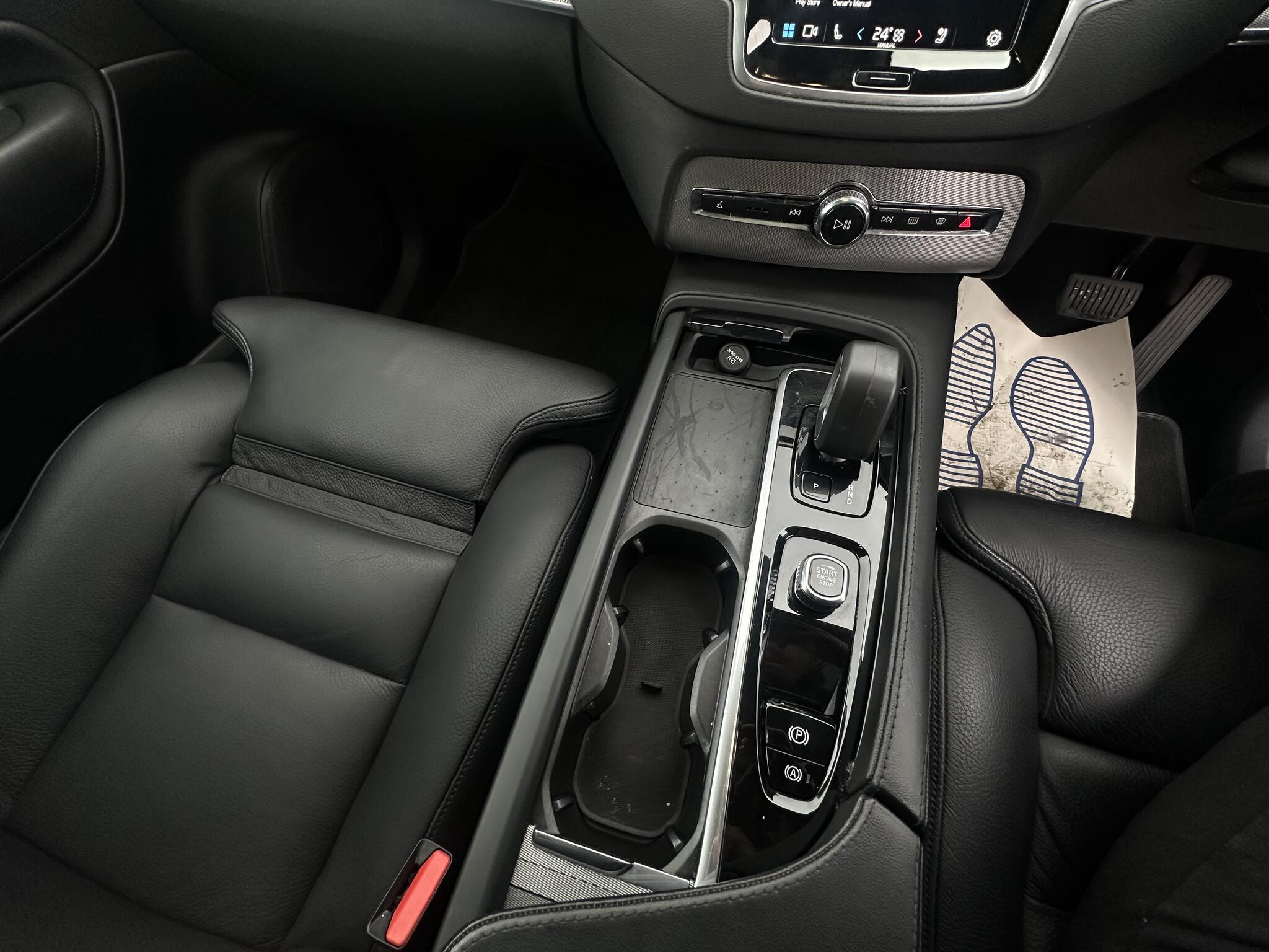 Volvo XC90 view 13