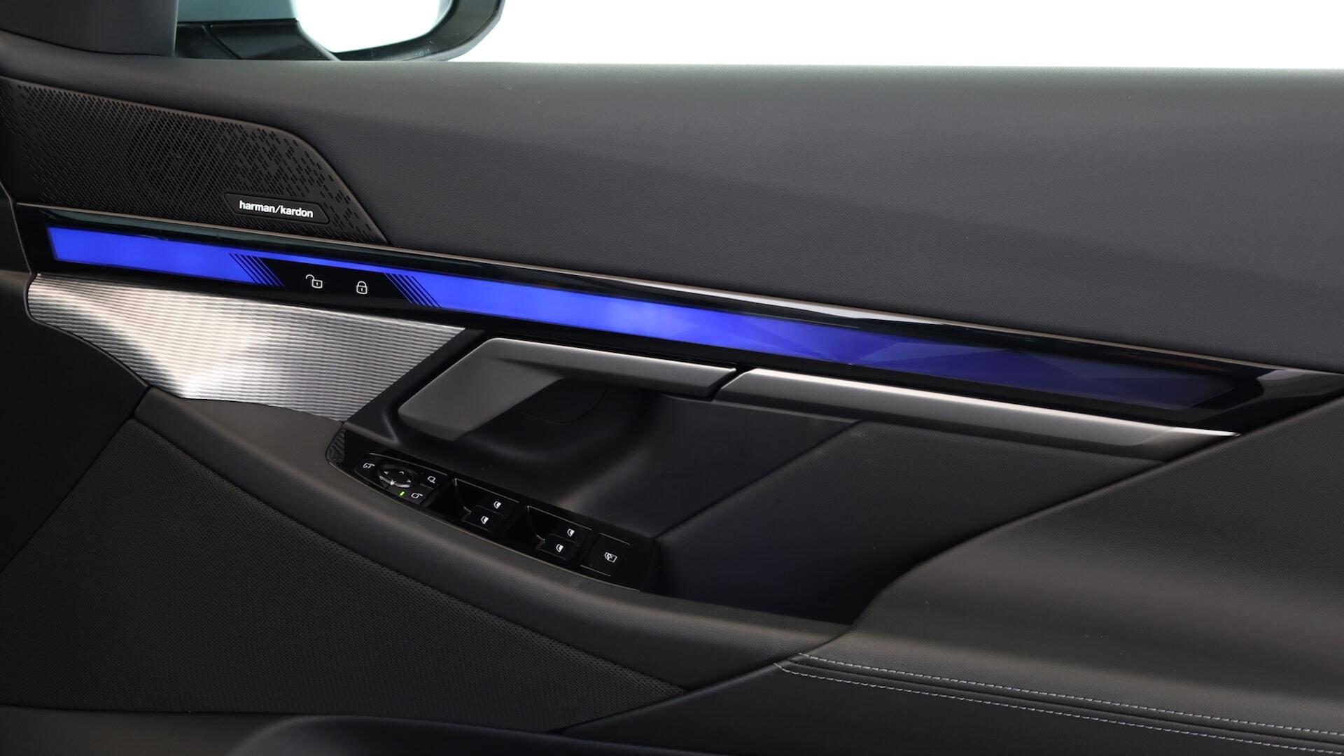 BMW 5 Series view 21