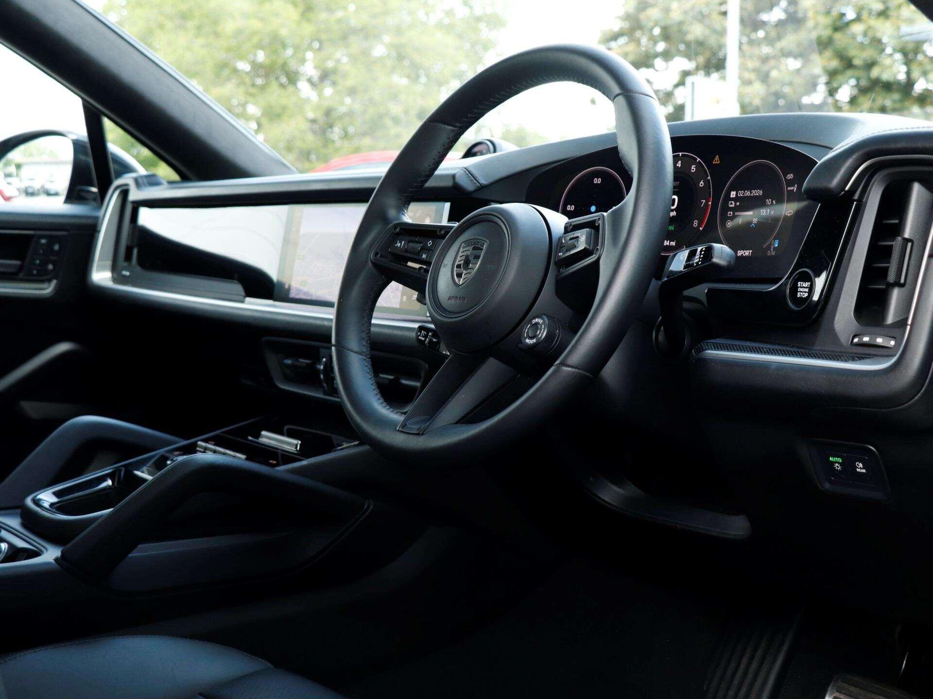 Porsche Cayenne view 12