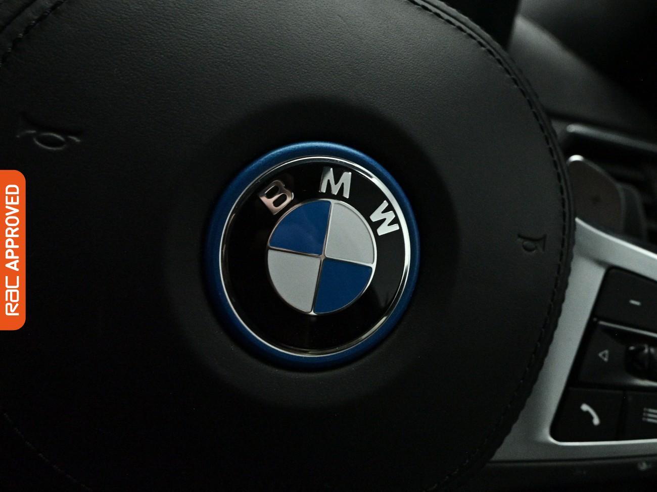 BMW 3 Series view 23