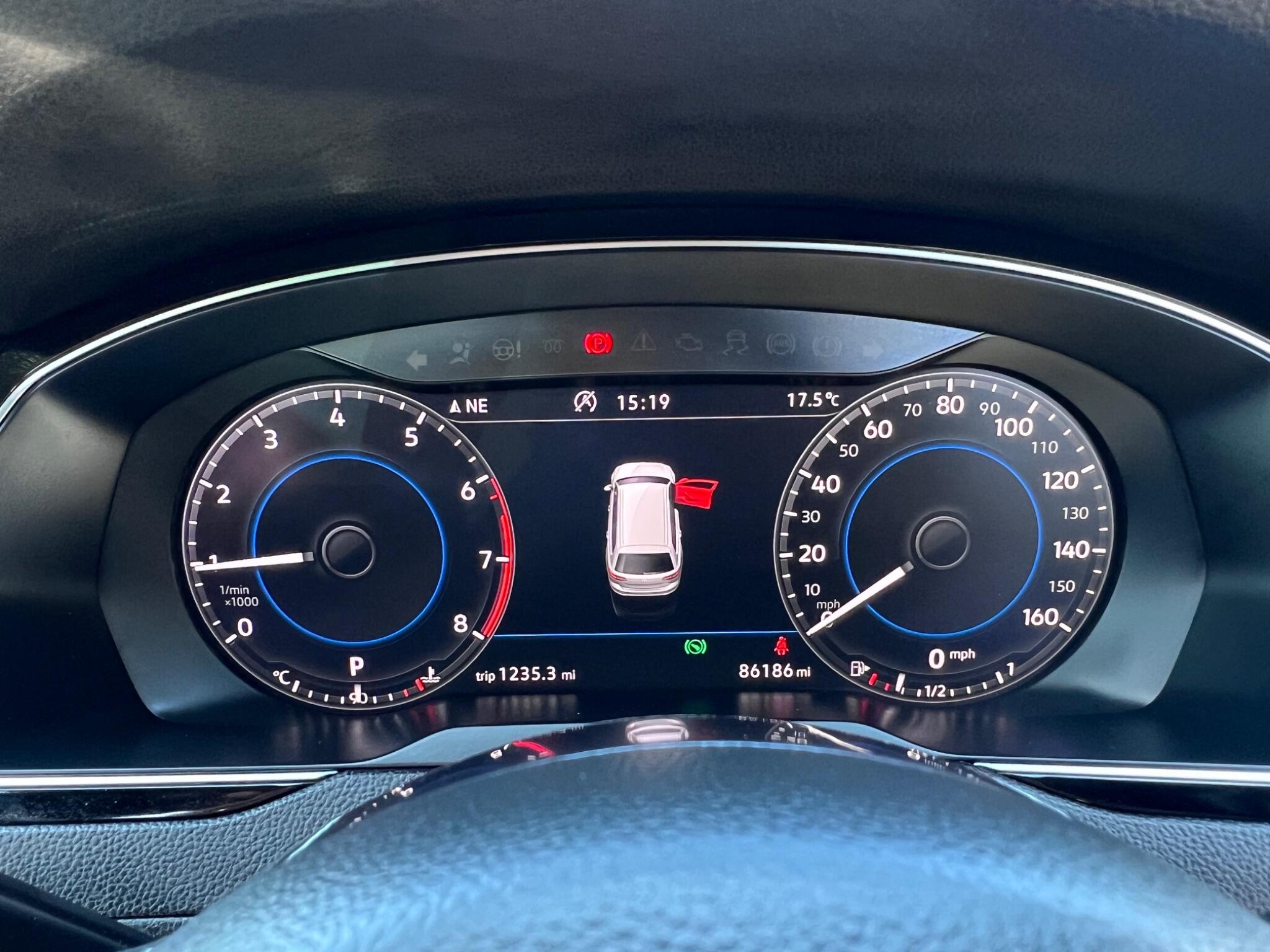 Volkswagen Passat view 25