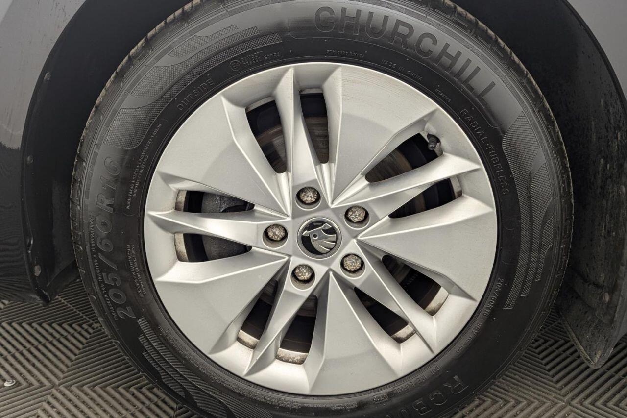 Skoda Octavia view 45