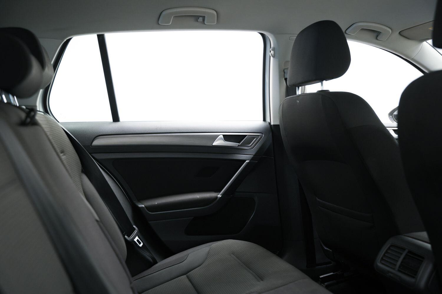 Volkswagen Golf view 10