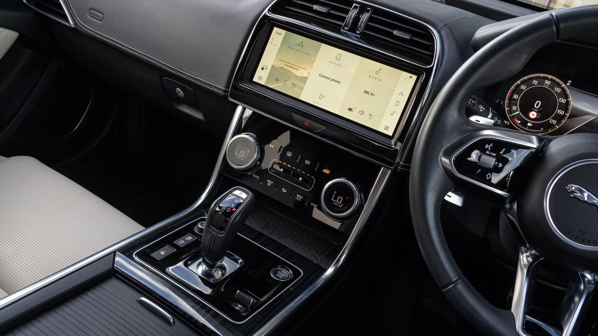 Jaguar Xe view 44