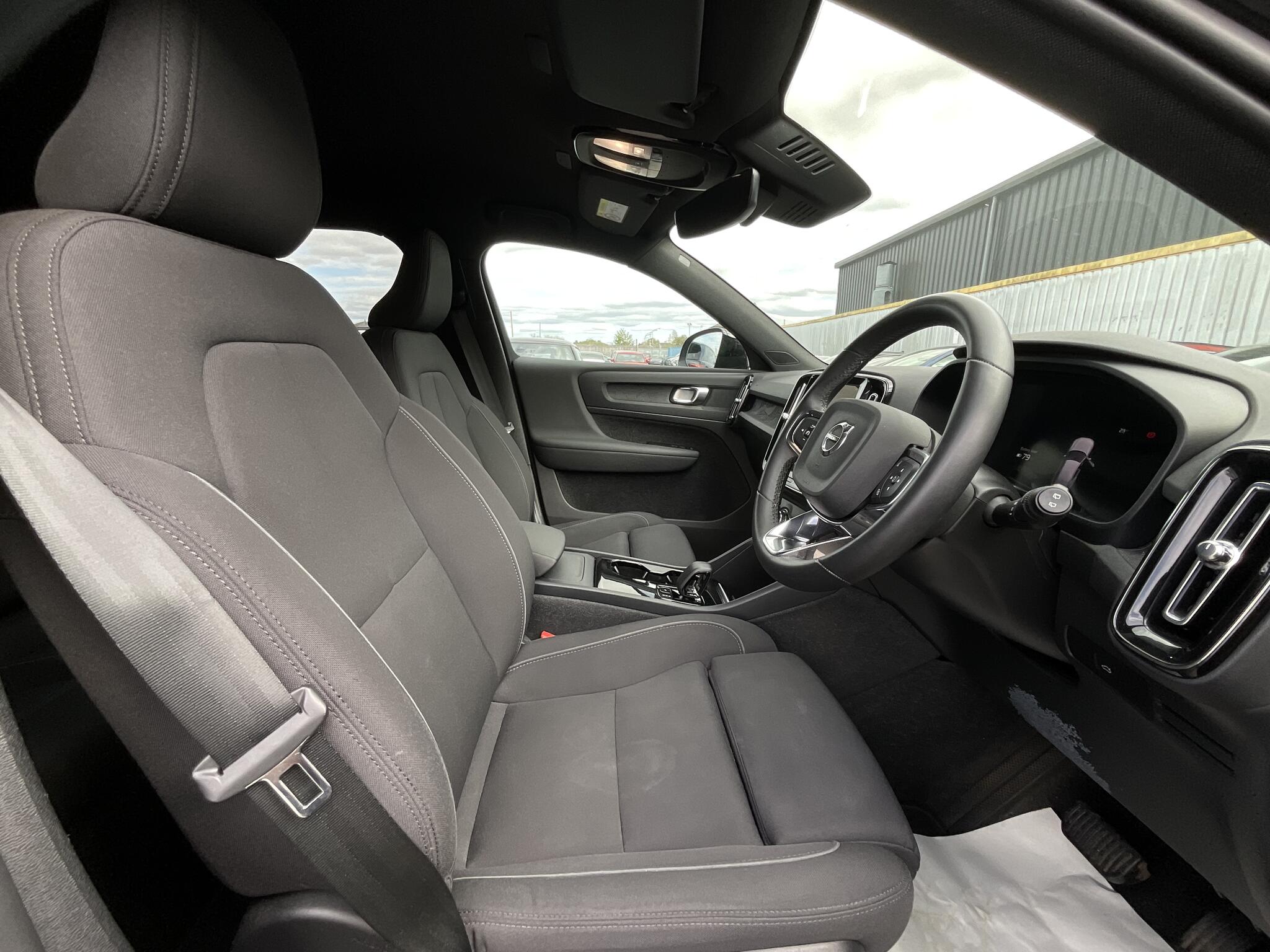 Volvo XC40 view 9