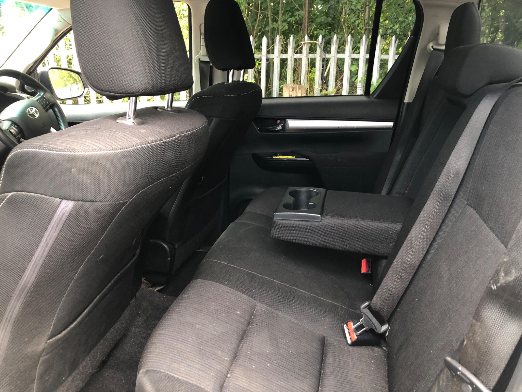 Toyota Hilux view 10