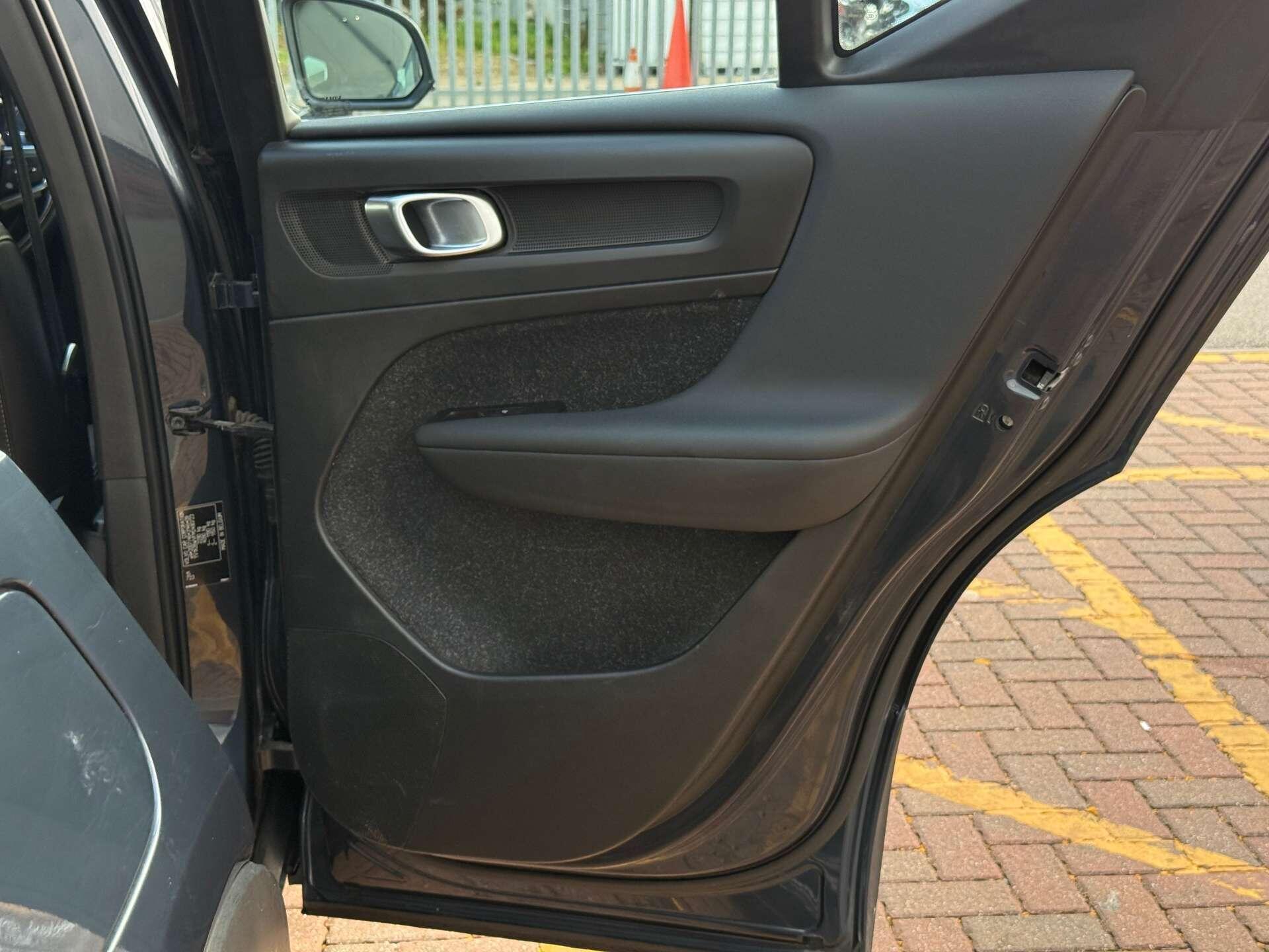 Volvo XC40 view 41