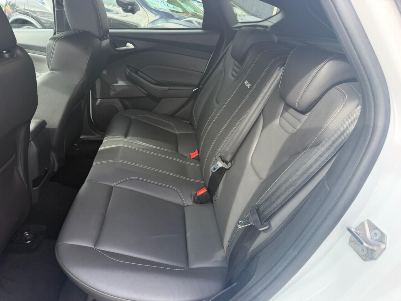 Ford Focus view 19