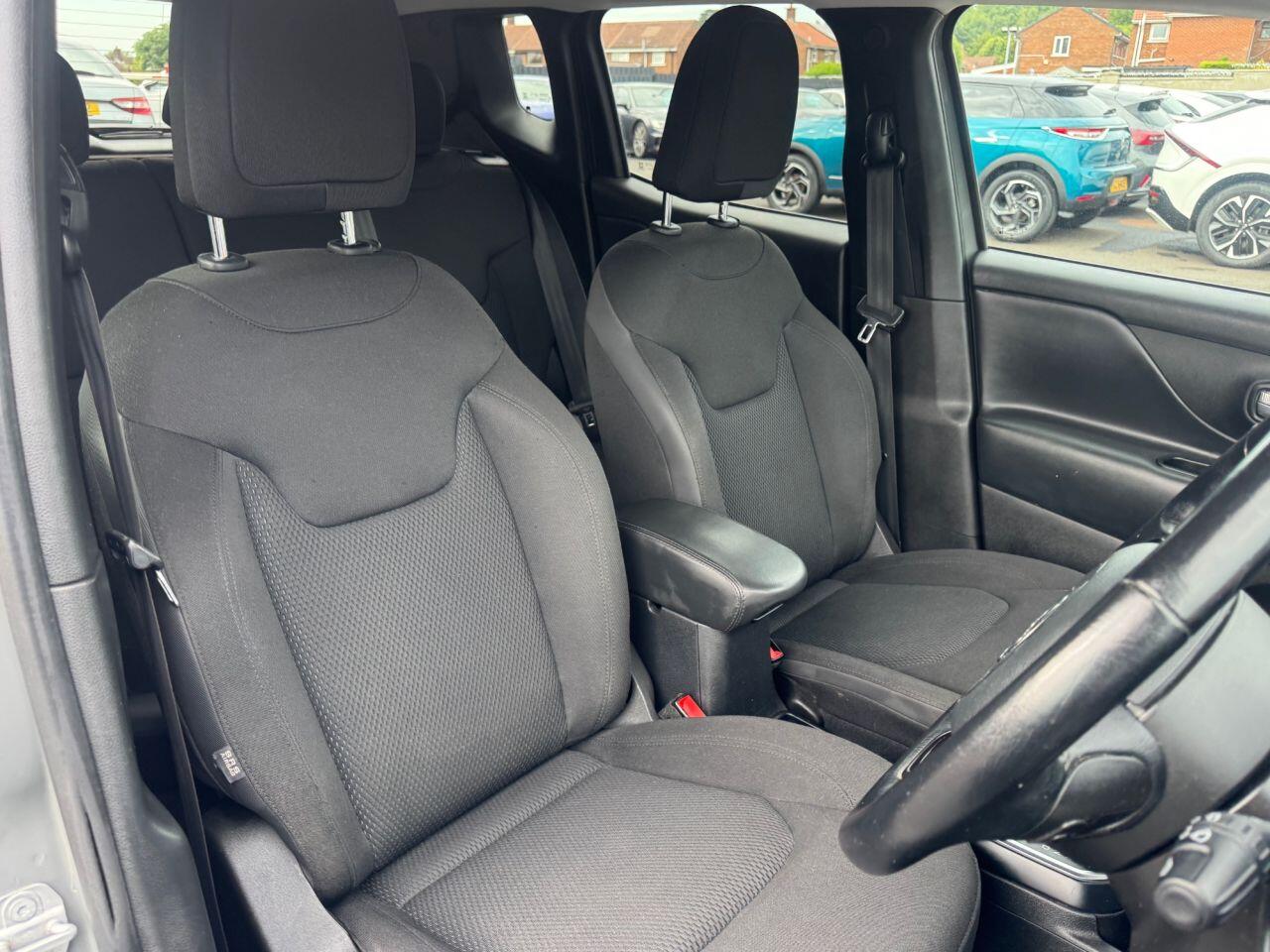 Jeep Renegade view 16